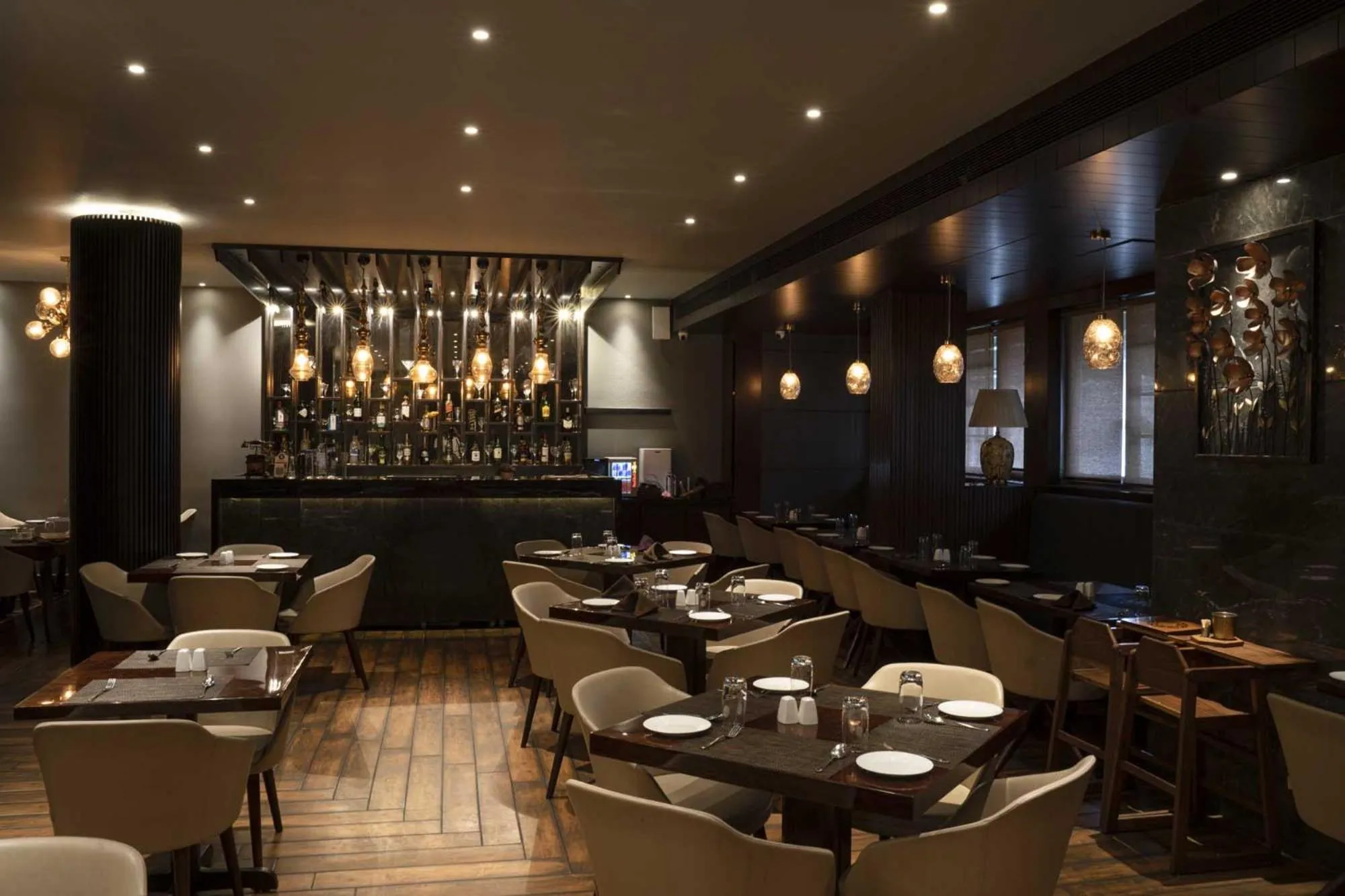 Restaurant/places to eat in The Cindrella Hotel