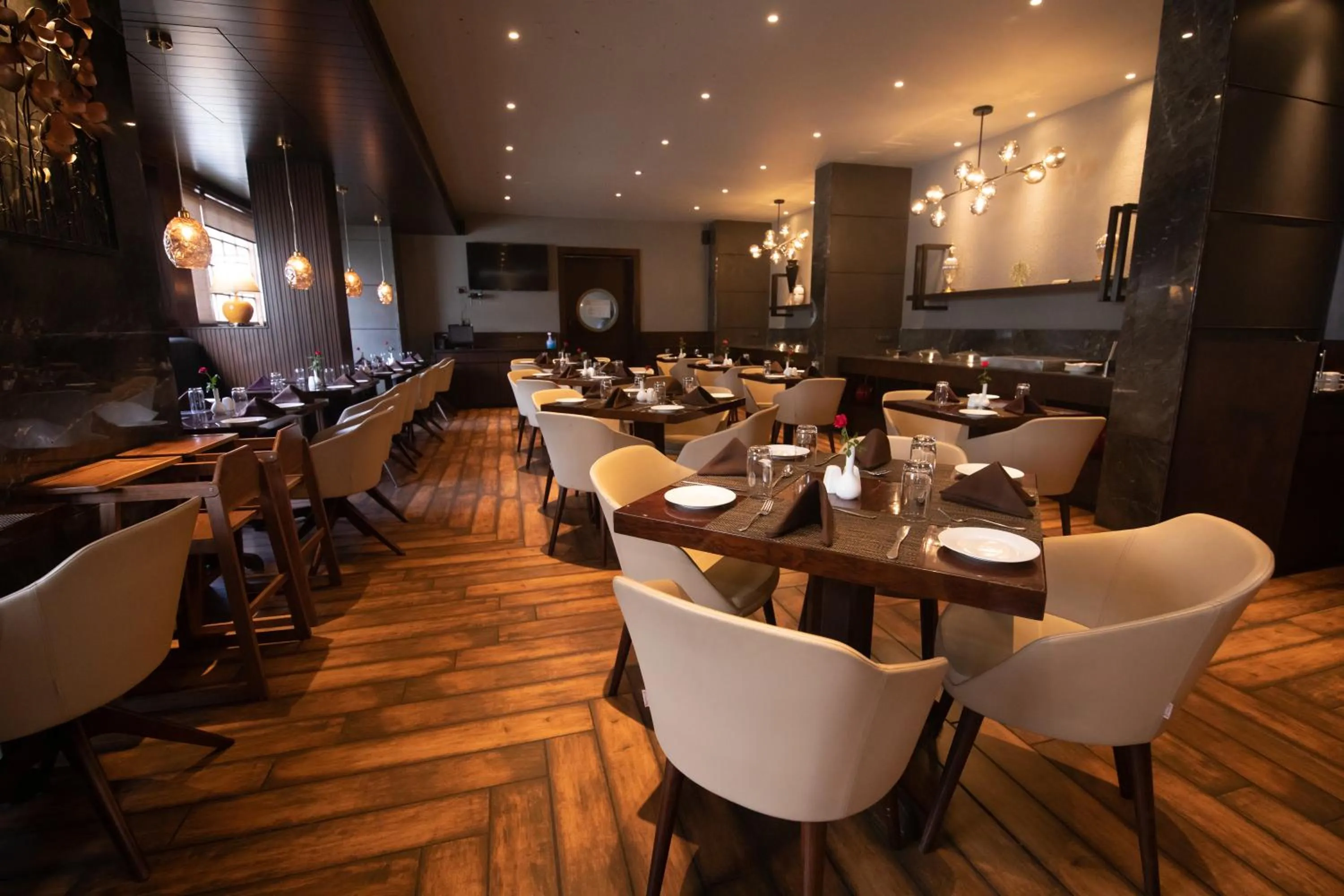 Restaurant/places to eat in The Cindrella Hotel