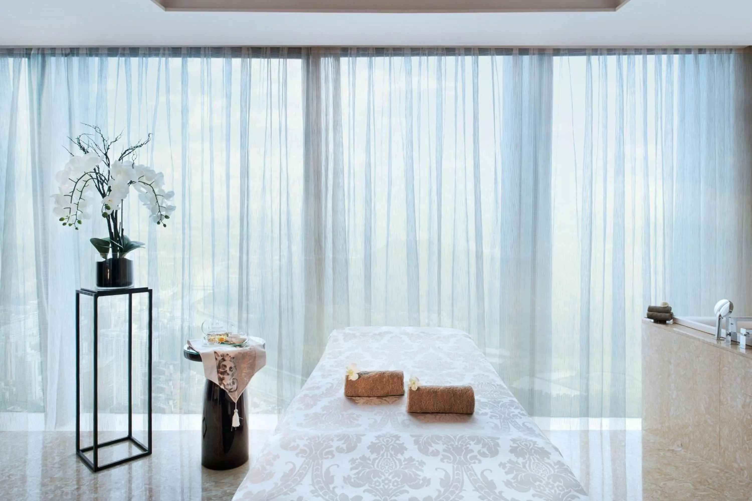 Spa and wellness centre/facilities, Bed in The St. Regis Shenzhen