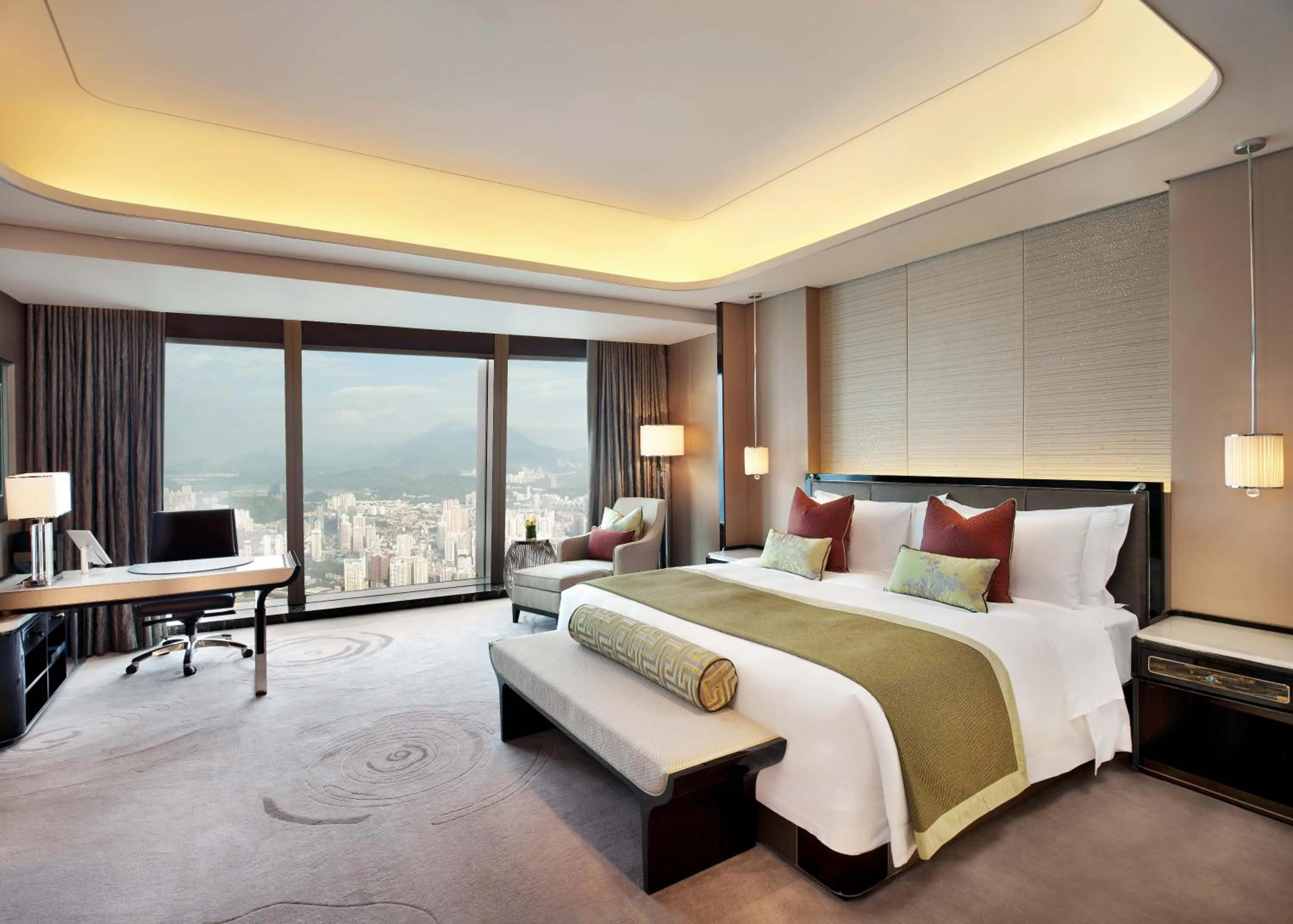 View (from property/room), Bed in The St. Regis Shenzhen