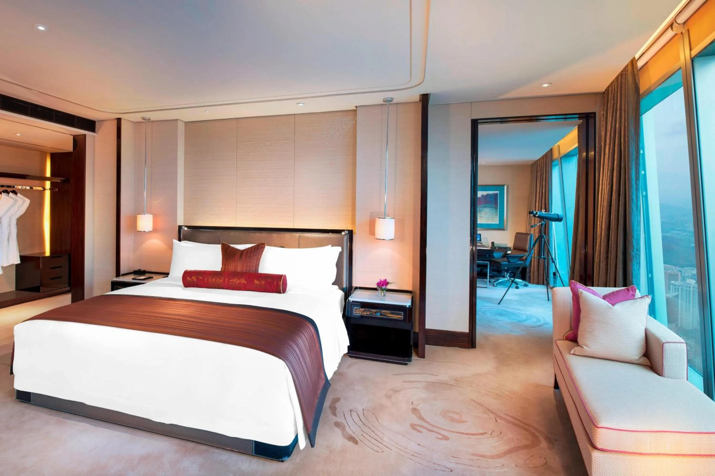 Photo of the whole room, Bed in The St. Regis Shenzhen