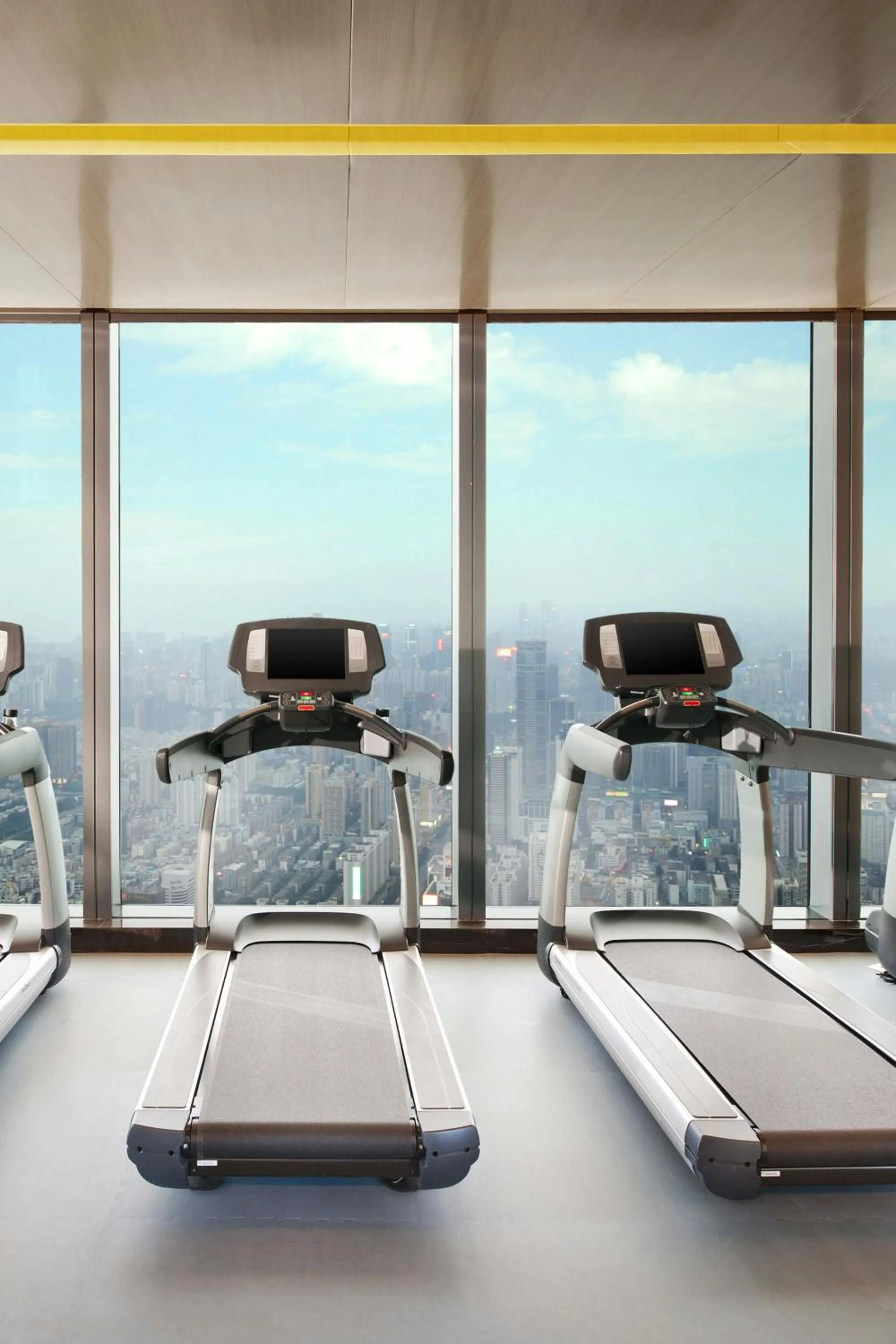 Fitness centre/facilities in The St. Regis Shenzhen