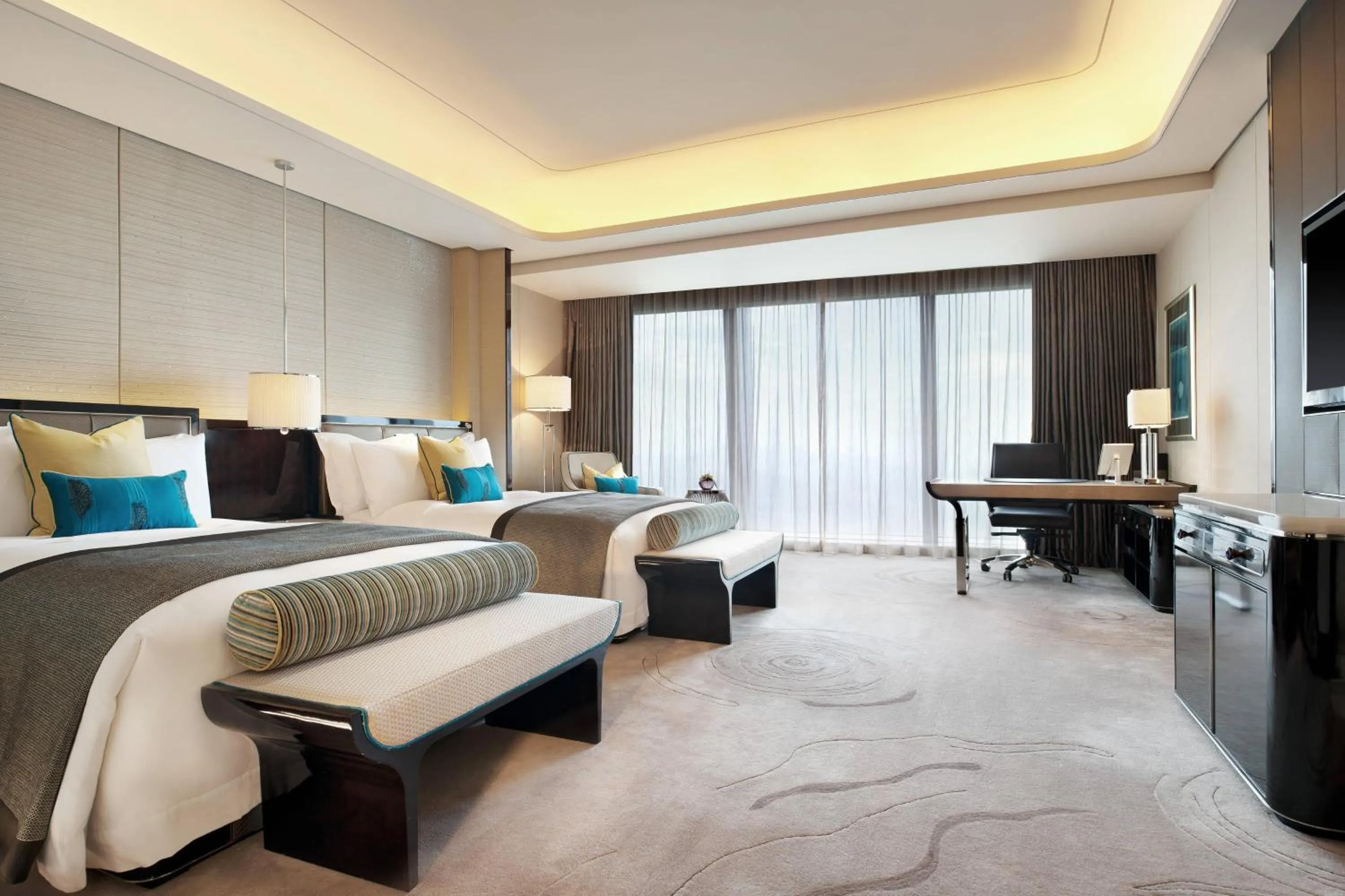 Photo of the whole room, Bed in The St. Regis Shenzhen