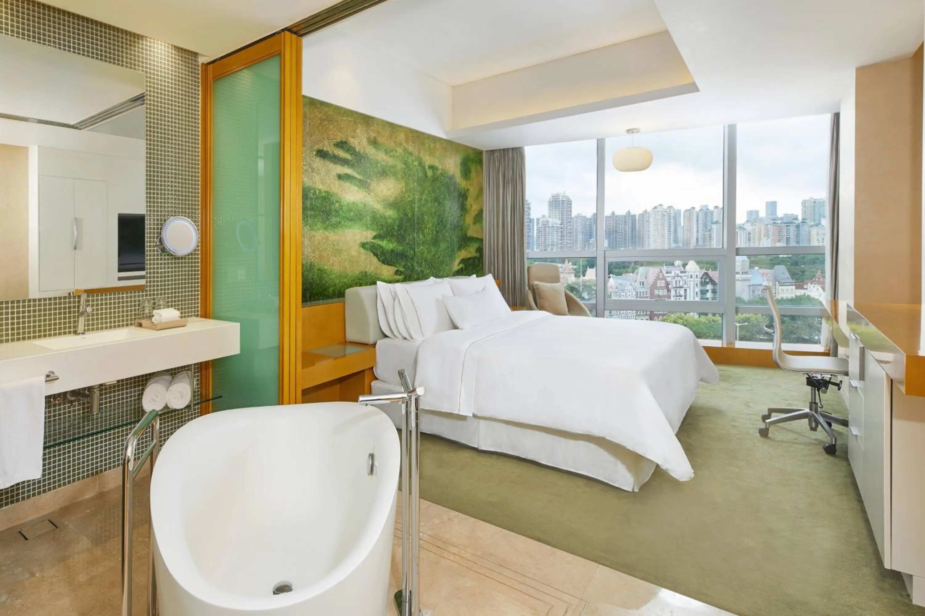 Photo of the whole room, Bed in The Westin Shenzhen Nanshan