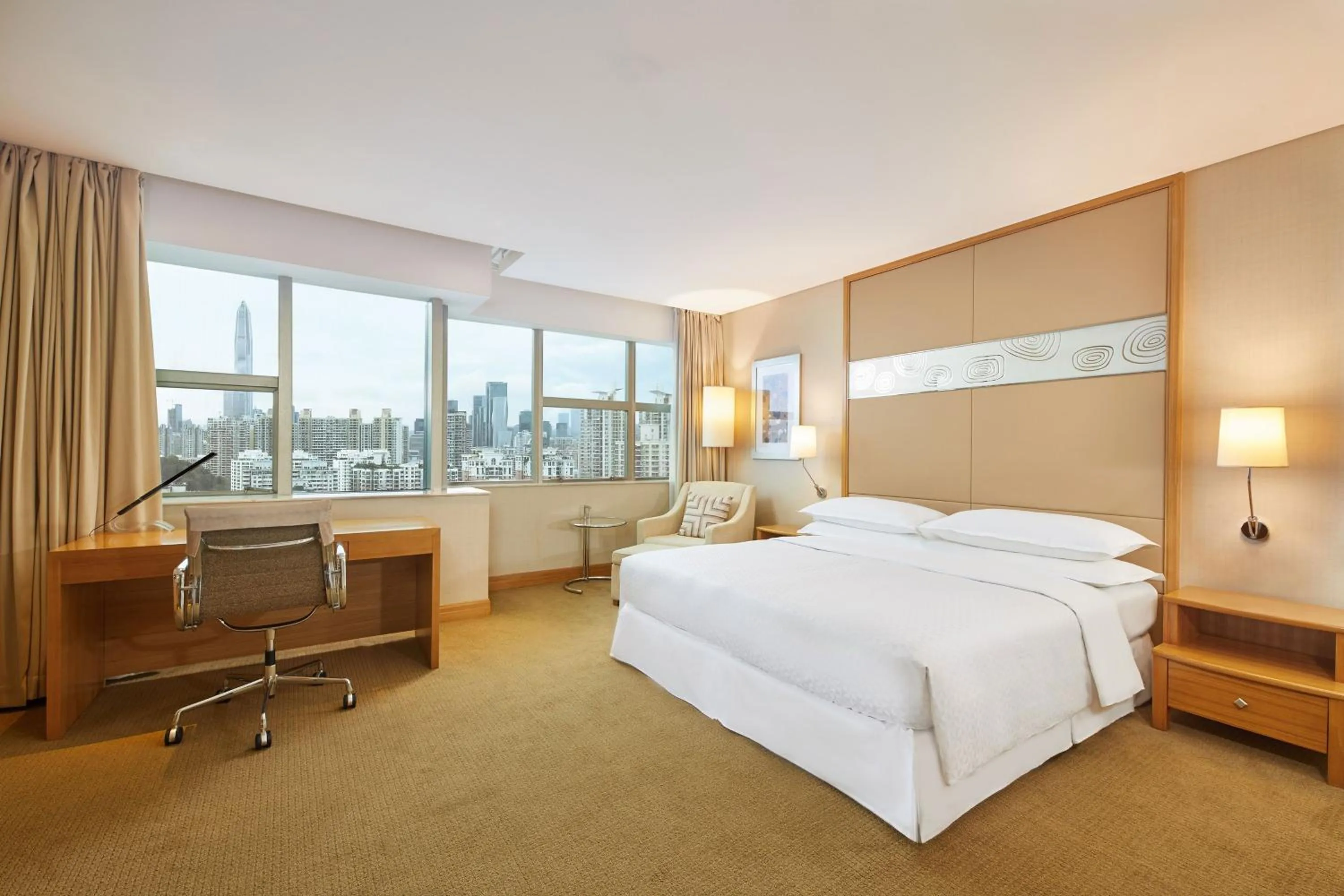 Photo of the whole room, Bed in Four Points by Sheraton Shenzhen