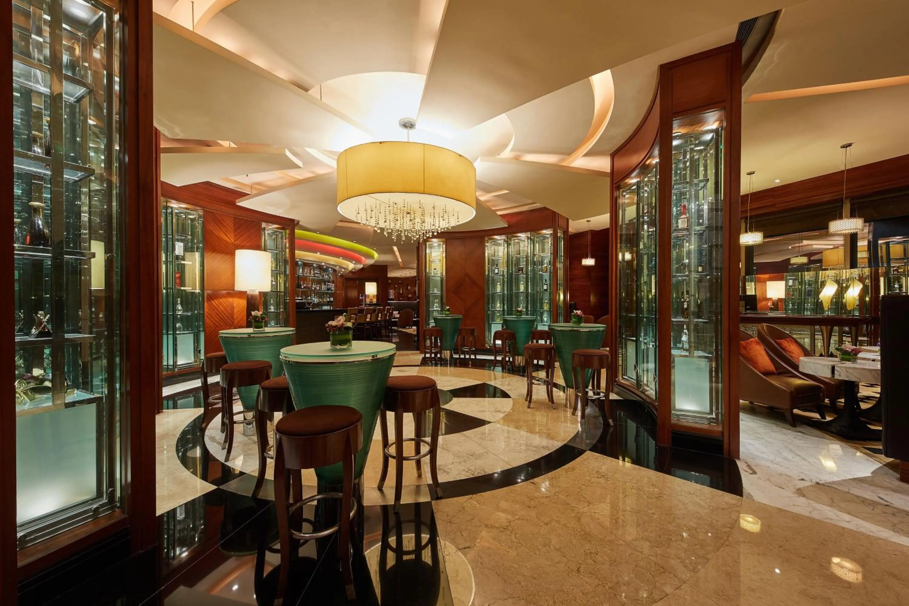 Lounge or bar in Four Points by Sheraton Shenzhen