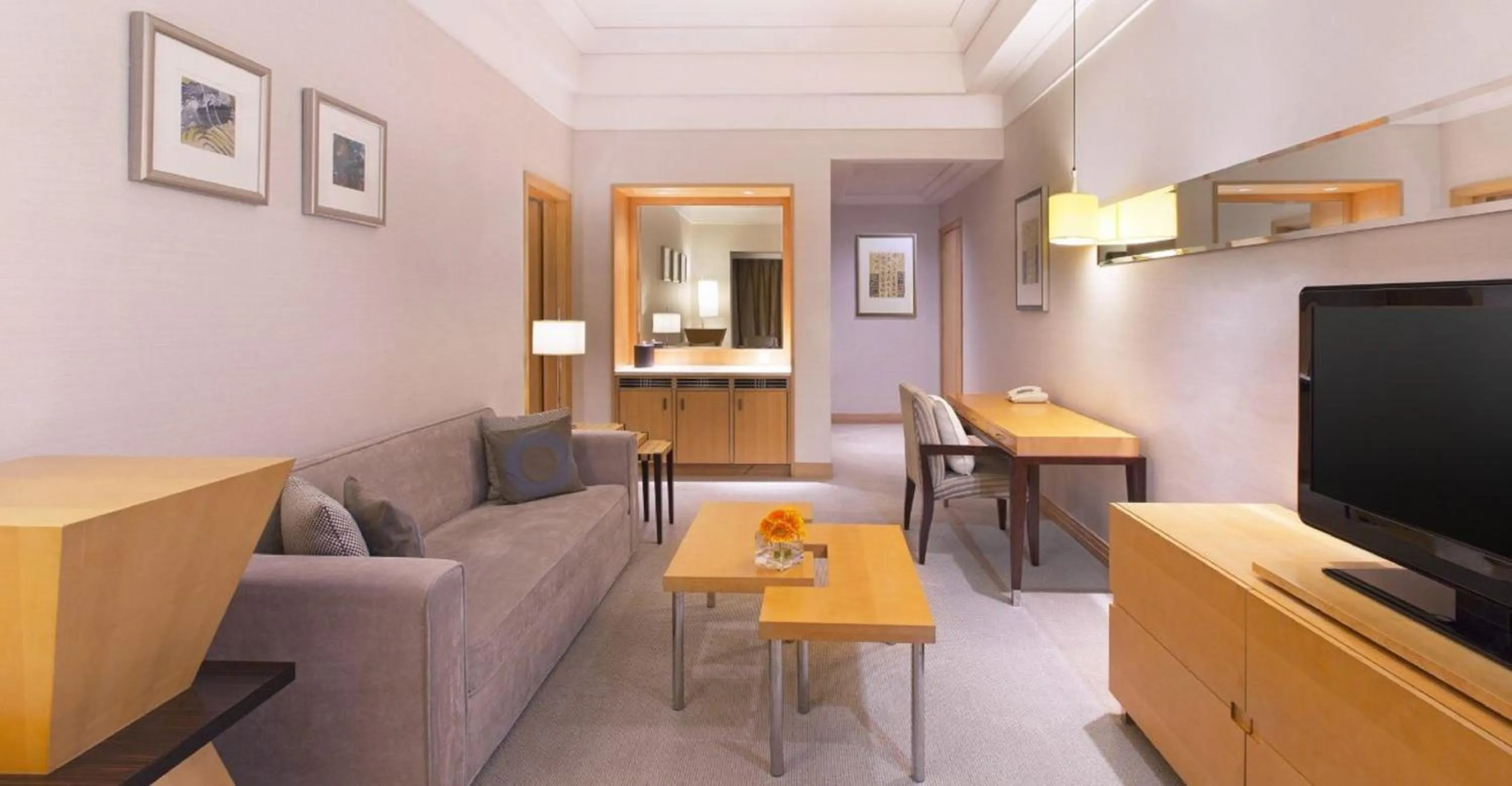 Photo of the whole room in Four Points by Sheraton Shenzhen