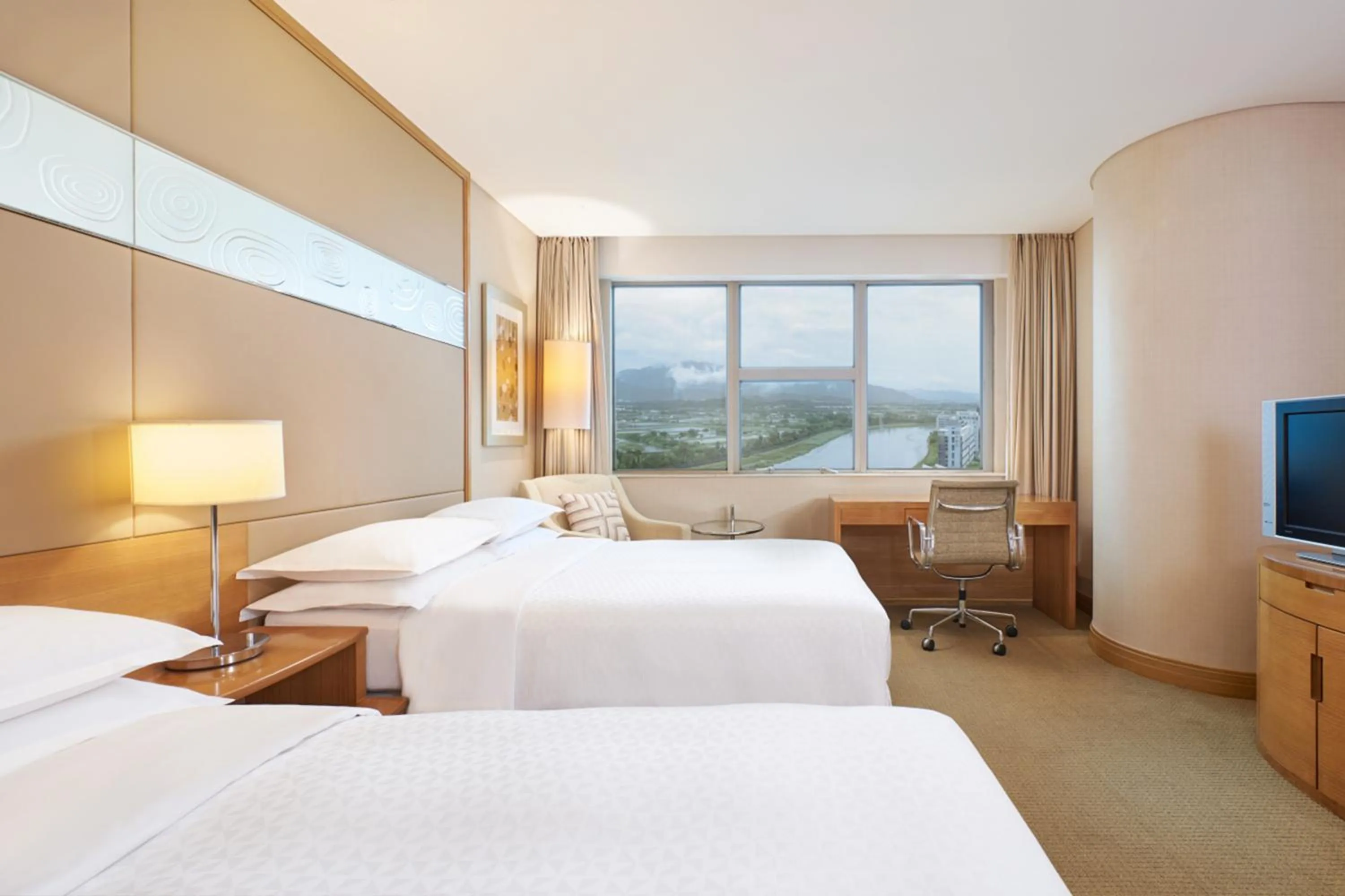 River view, Bed in Four Points by Sheraton Shenzhen