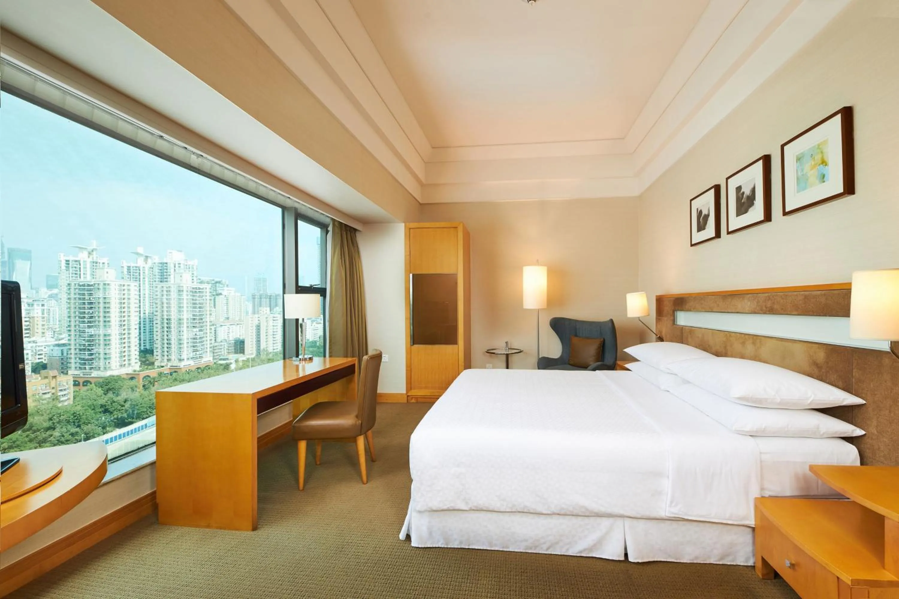 Bedroom, Bed in Four Points by Sheraton Shenzhen