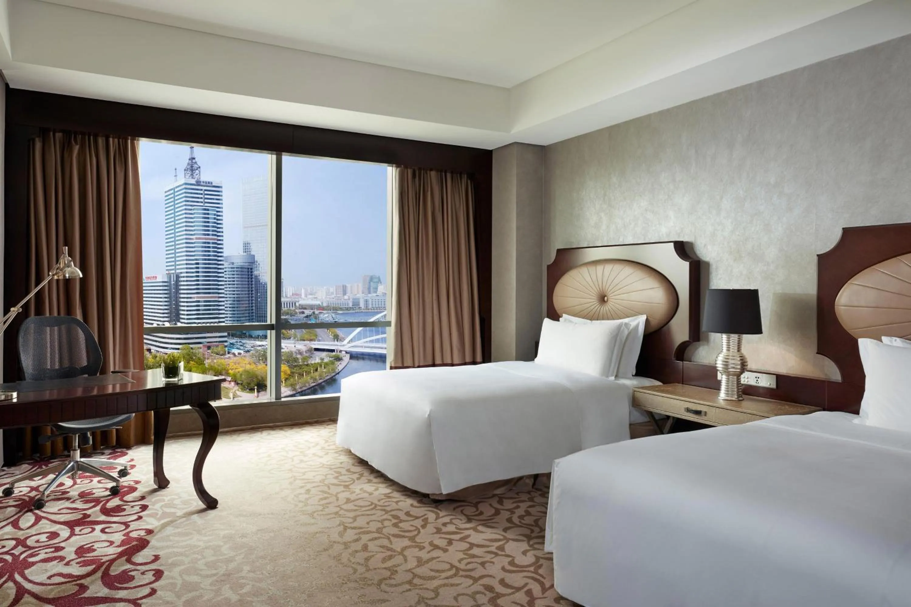 Photo of the whole room, Bed in The St. Regis Tianjin