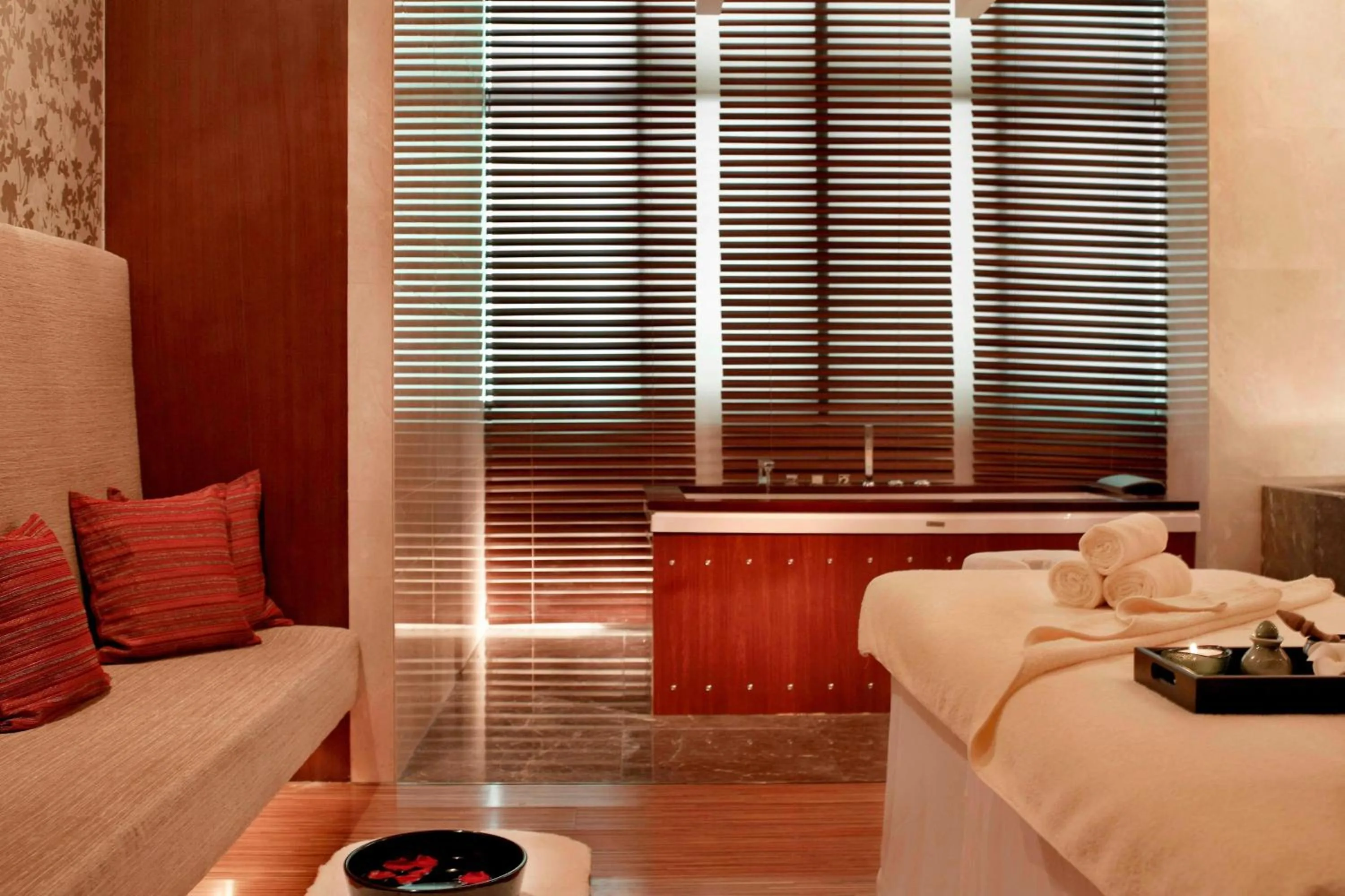 Spa and wellness centre/facilities, Bed in The Westin Tianjin