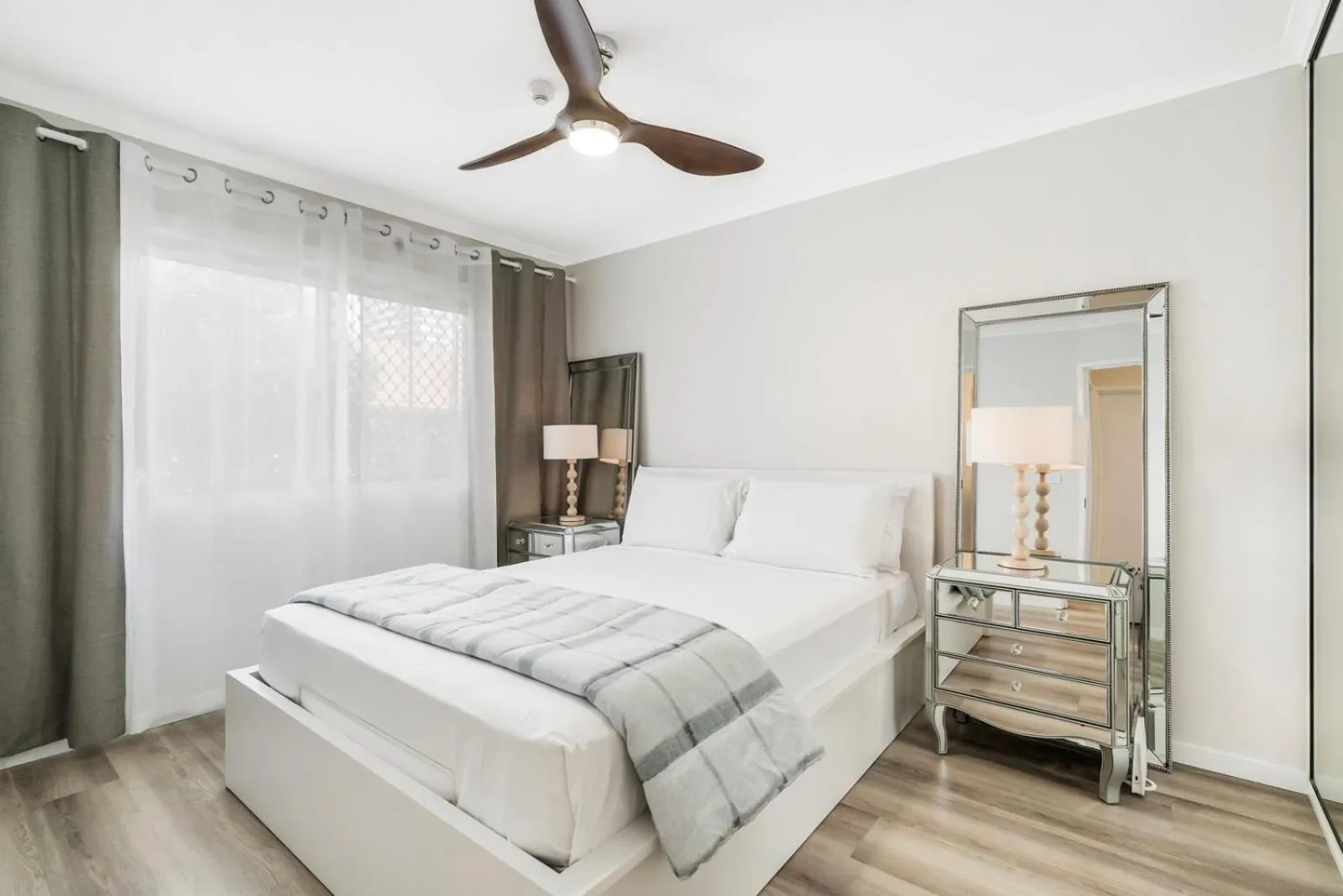 Bedroom, Bed in Markham Court