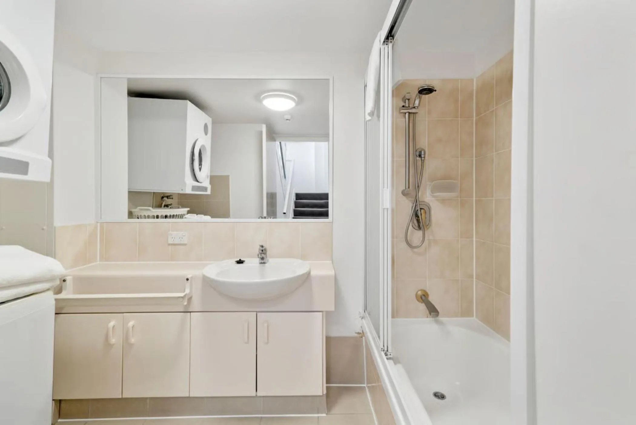 Shower in Markham Court