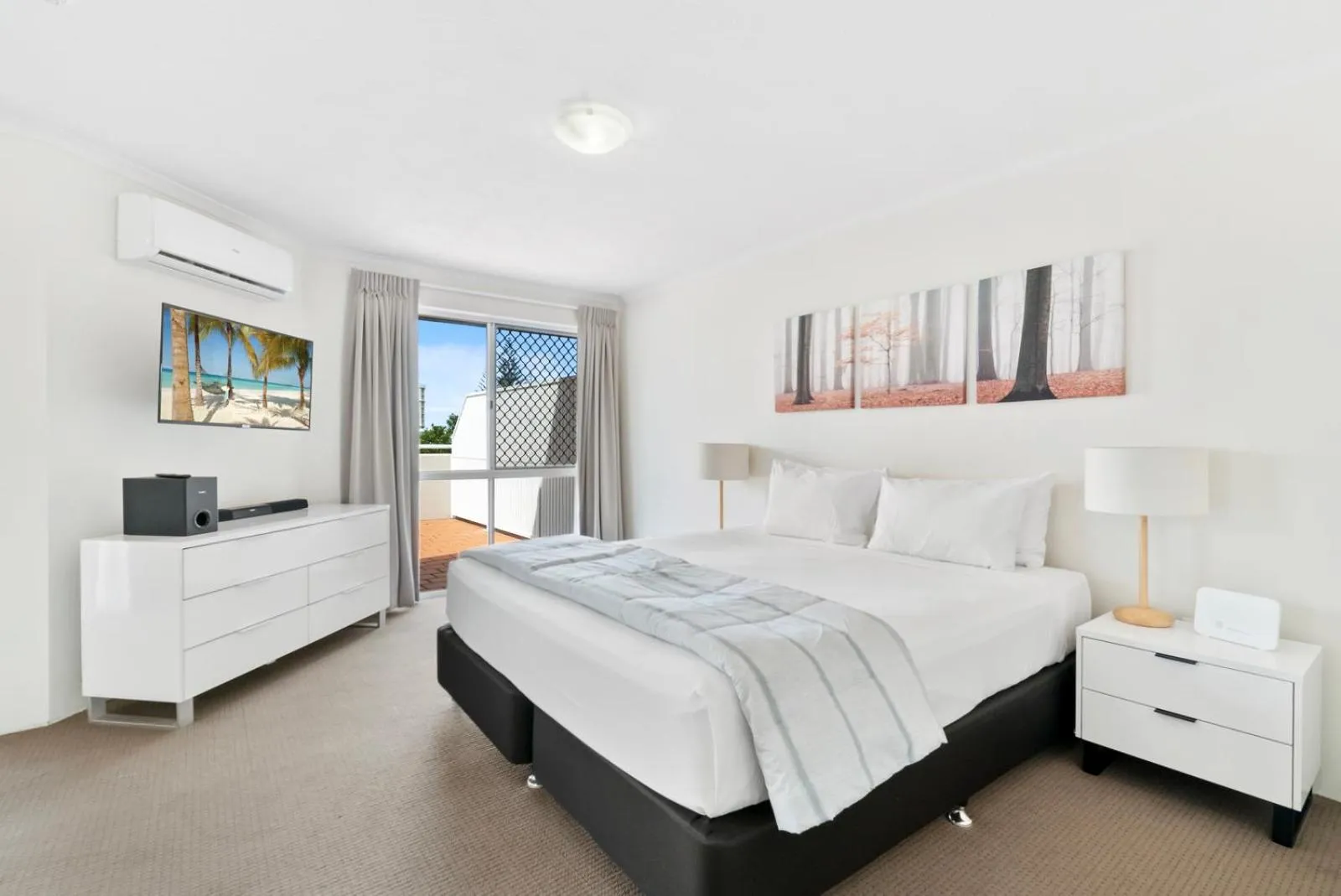 Bedroom, Bed in Markham Court