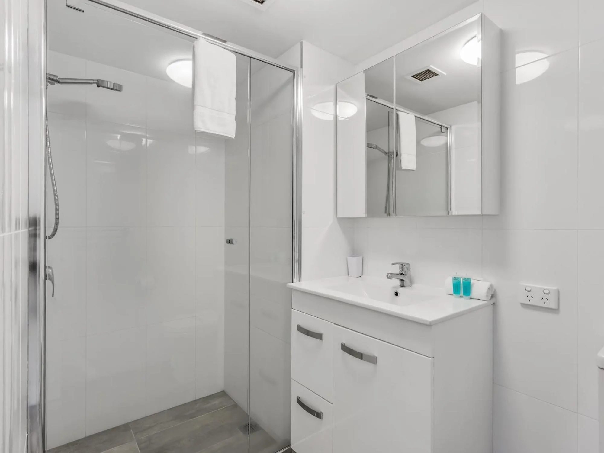 Shower in Markham Court