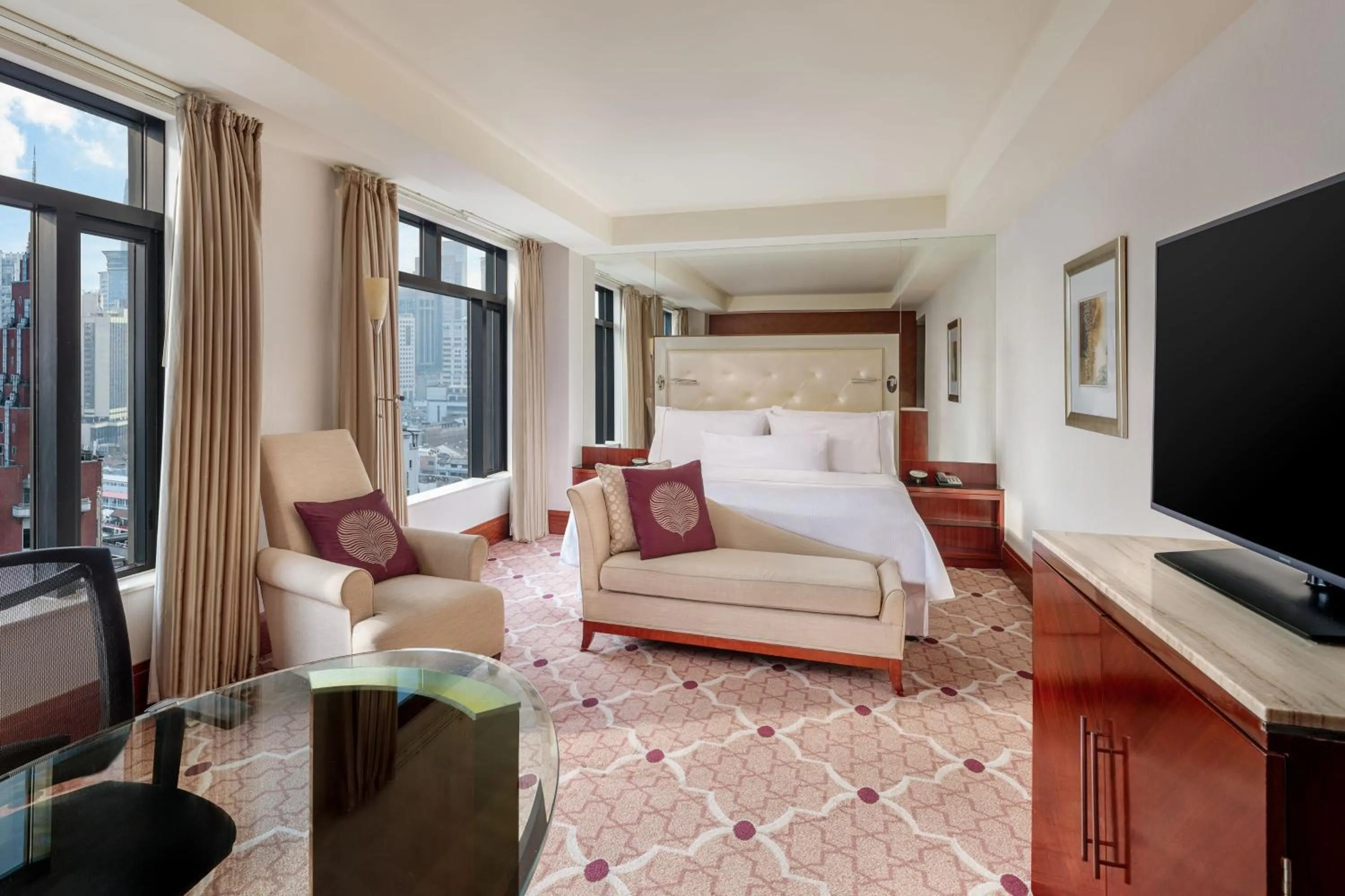 Photo of the whole room, Bed in The Westin Bund Center, Shanghai