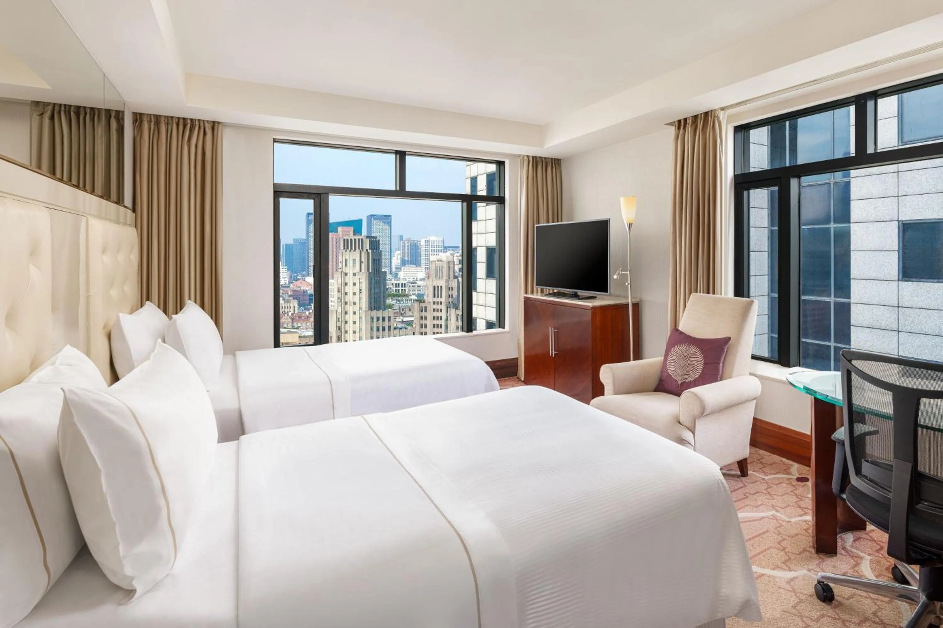 Photo of the whole room, Bed in The Westin Bund Center, Shanghai