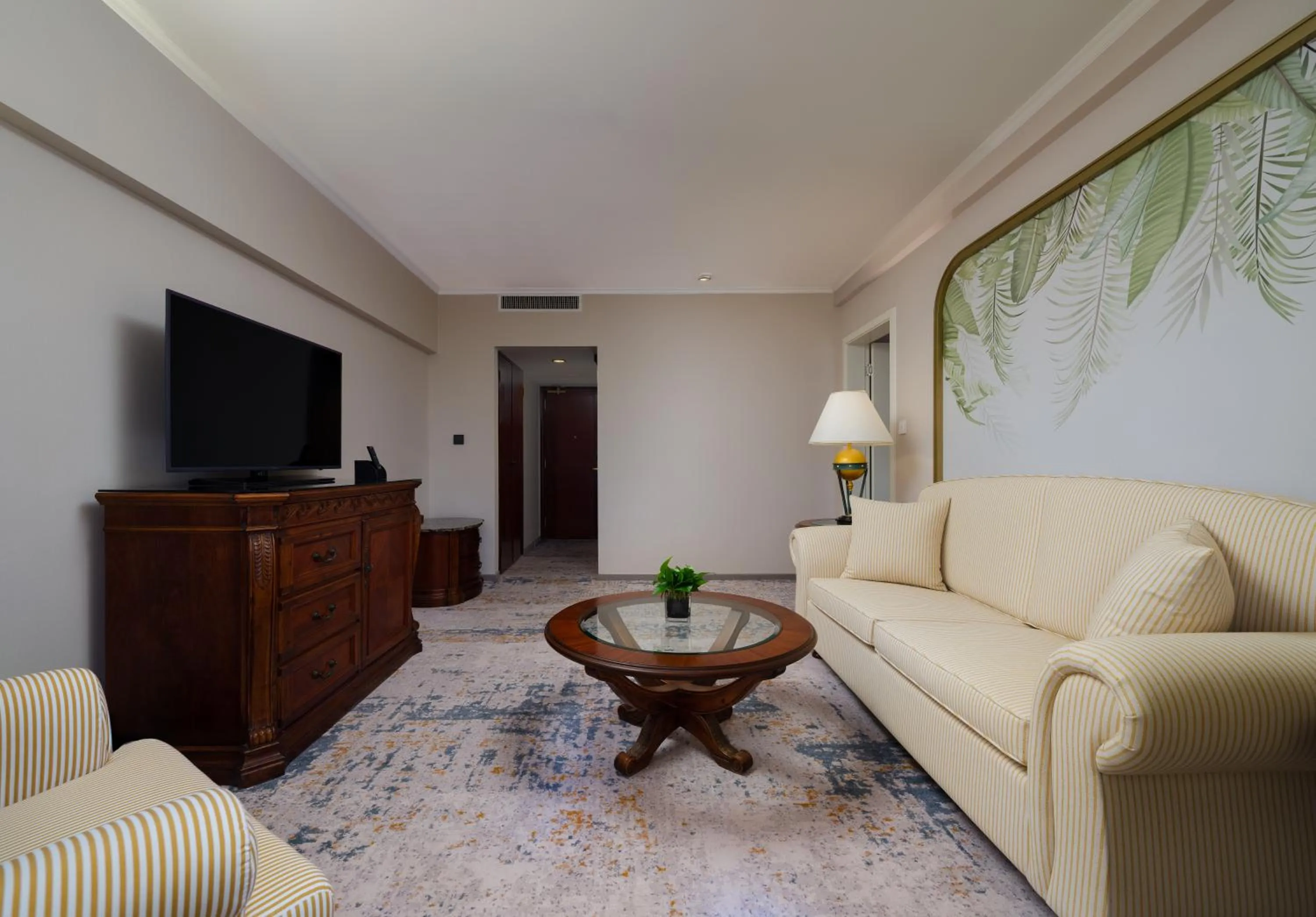 TV and multimedia in Swissôtel Living Shanghai Hongqiao & Hotel Shanghai Hongqiao - Handwritten Collection