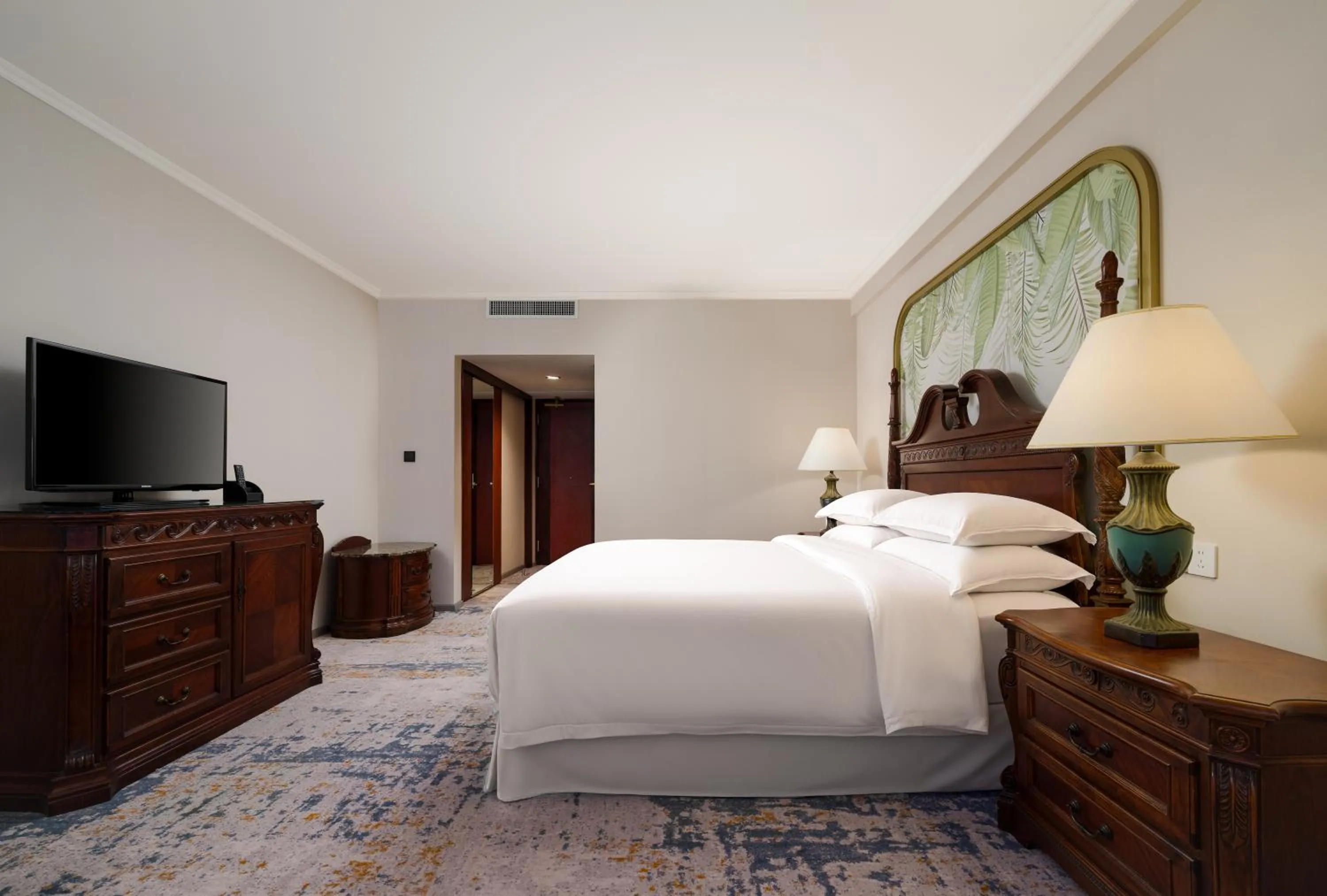 Bed in Swissôtel Living Shanghai Hongqiao & Hotel Shanghai Hongqiao - Handwritten Collection