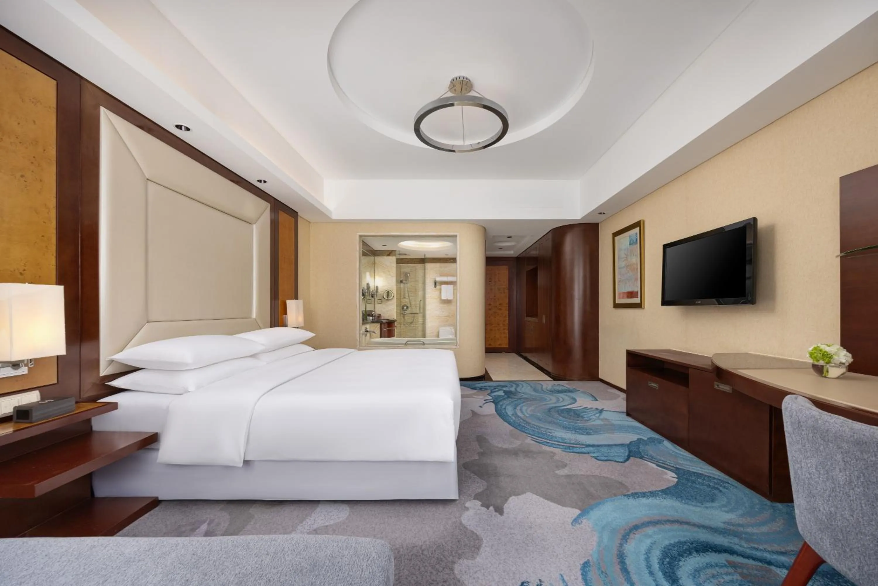 Bed in Sheraton Wenzhou Hotel