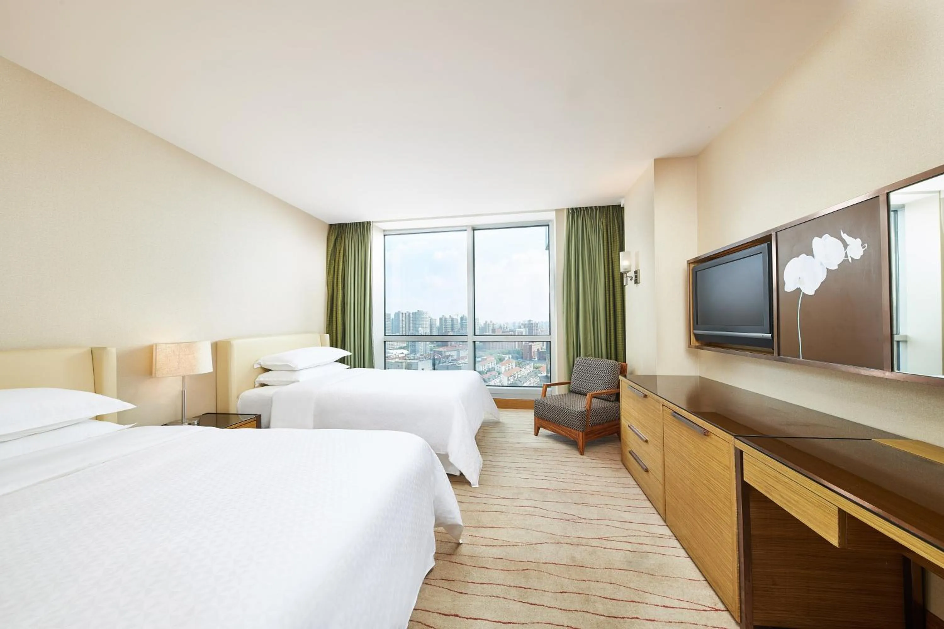 Photo of the whole room, Bed in Four Points by Sheraton Shanghai, Daning