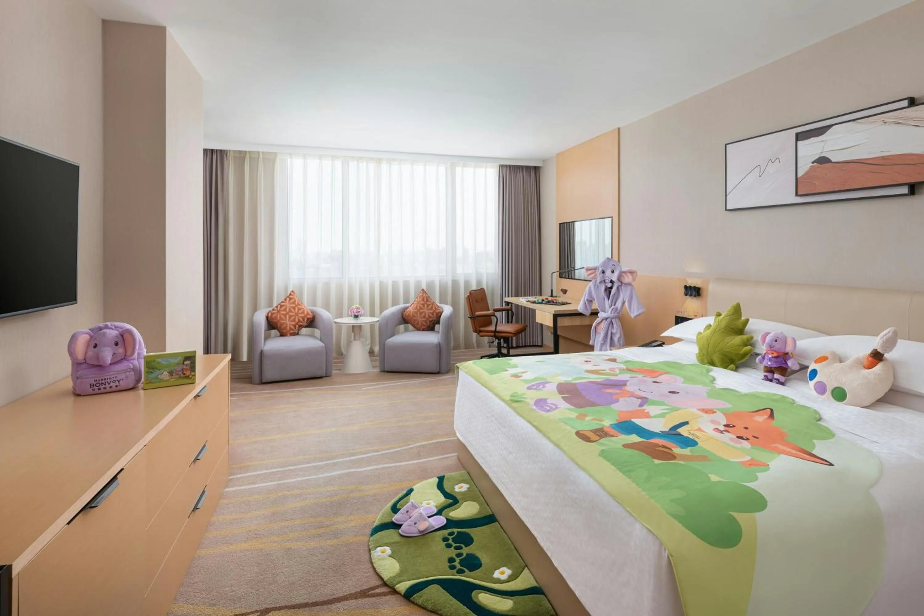 Photo of the whole room, Bed in Four Points by Sheraton Shanghai, Daning