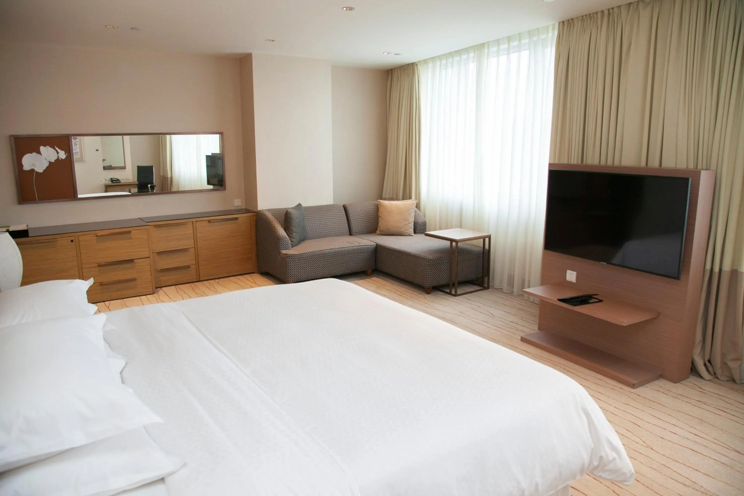 Property building, Bed in Four Points by Sheraton Shanghai, Daning