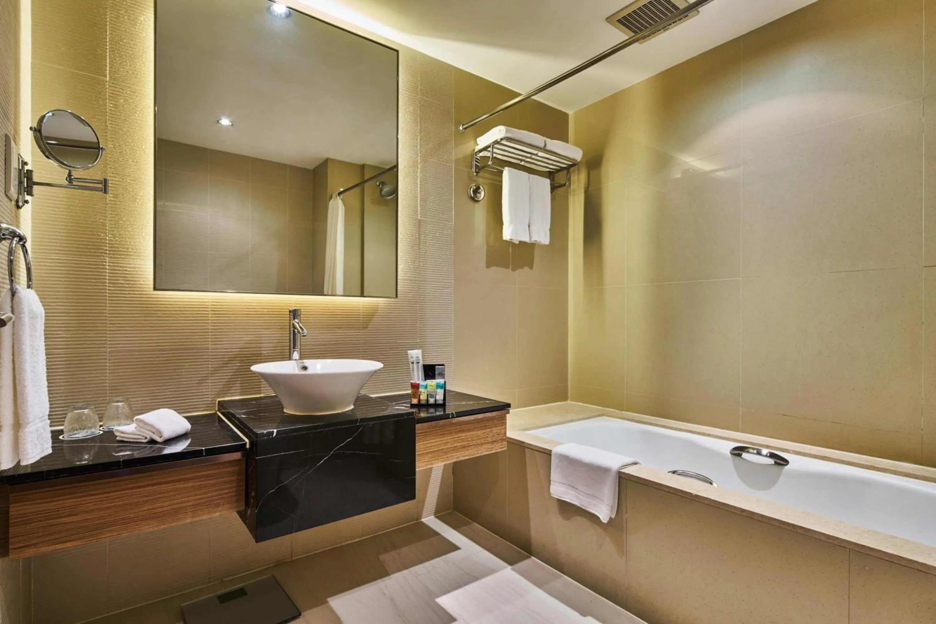 Shower in Four Points by Sheraton Shanghai, Daning