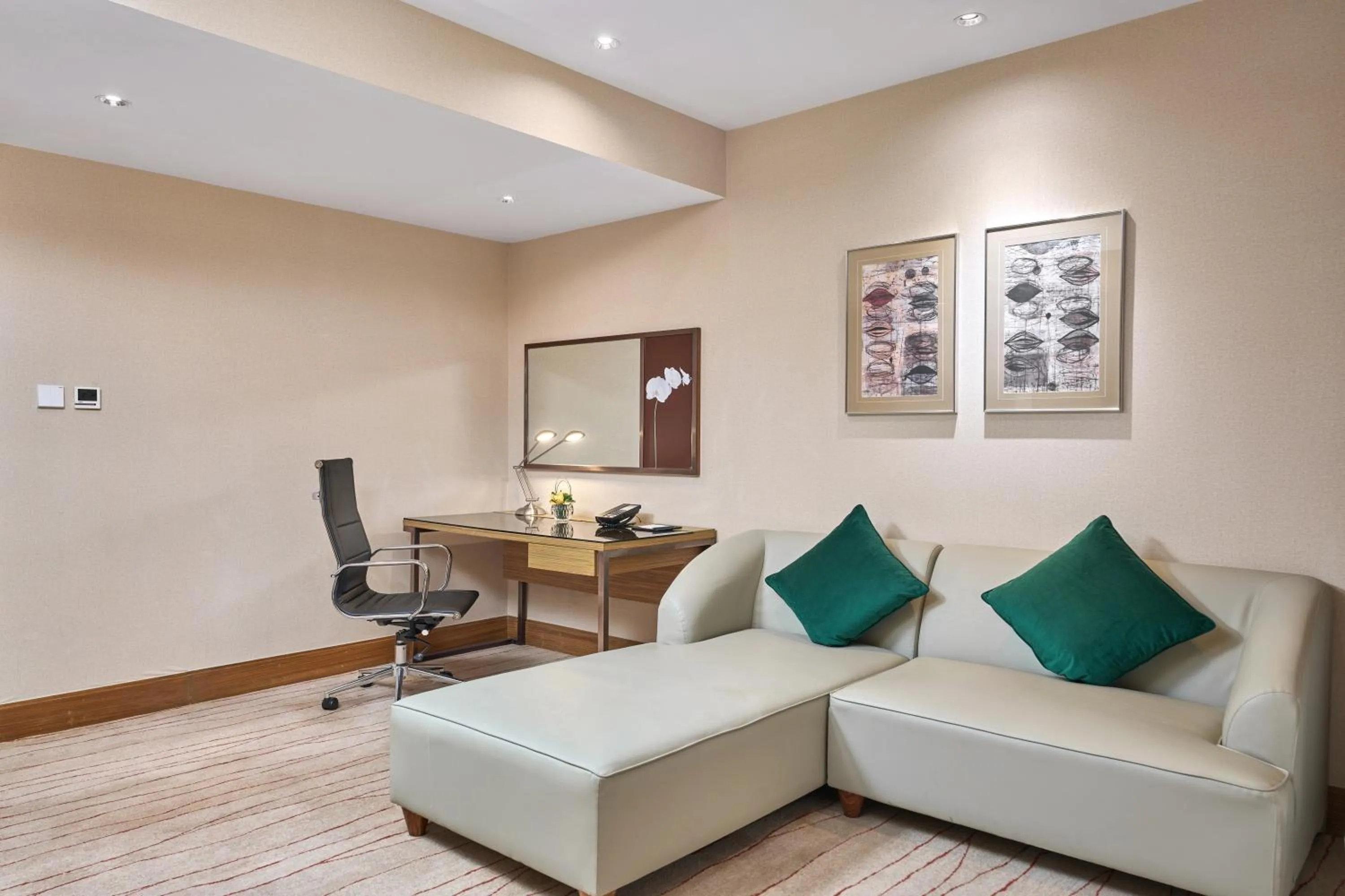 Bedroom in Four Points by Sheraton Shanghai, Daning