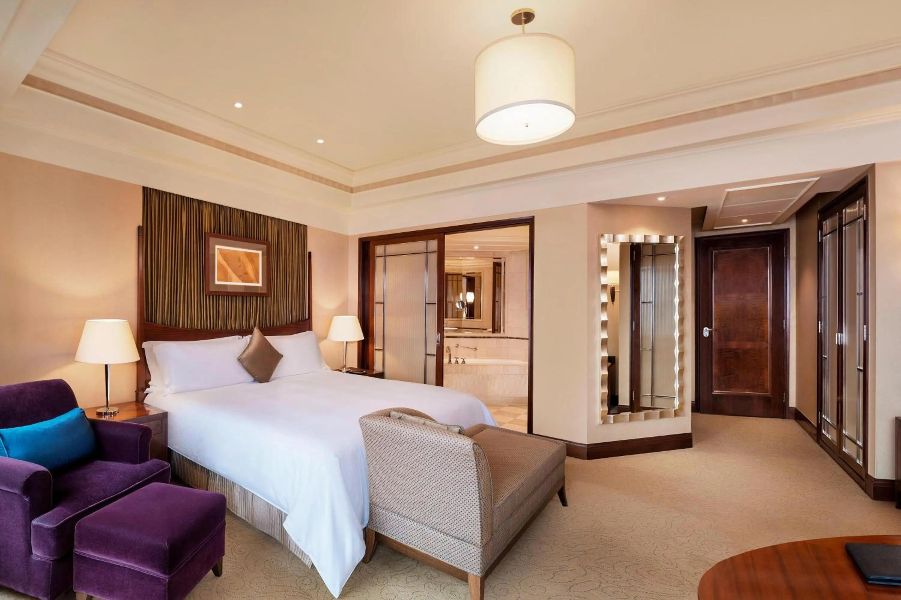 Photo of the whole room, Bed in The Hongta Hotel, A Luxury Collection Hotel, Shanghai