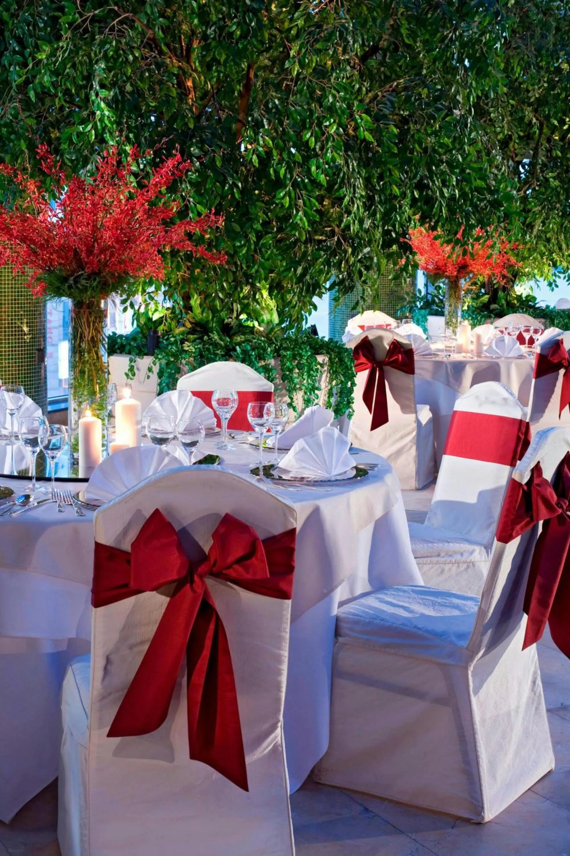Swimming pool in The Hongta Hotel, A Luxury Collection Hotel, Shanghai
