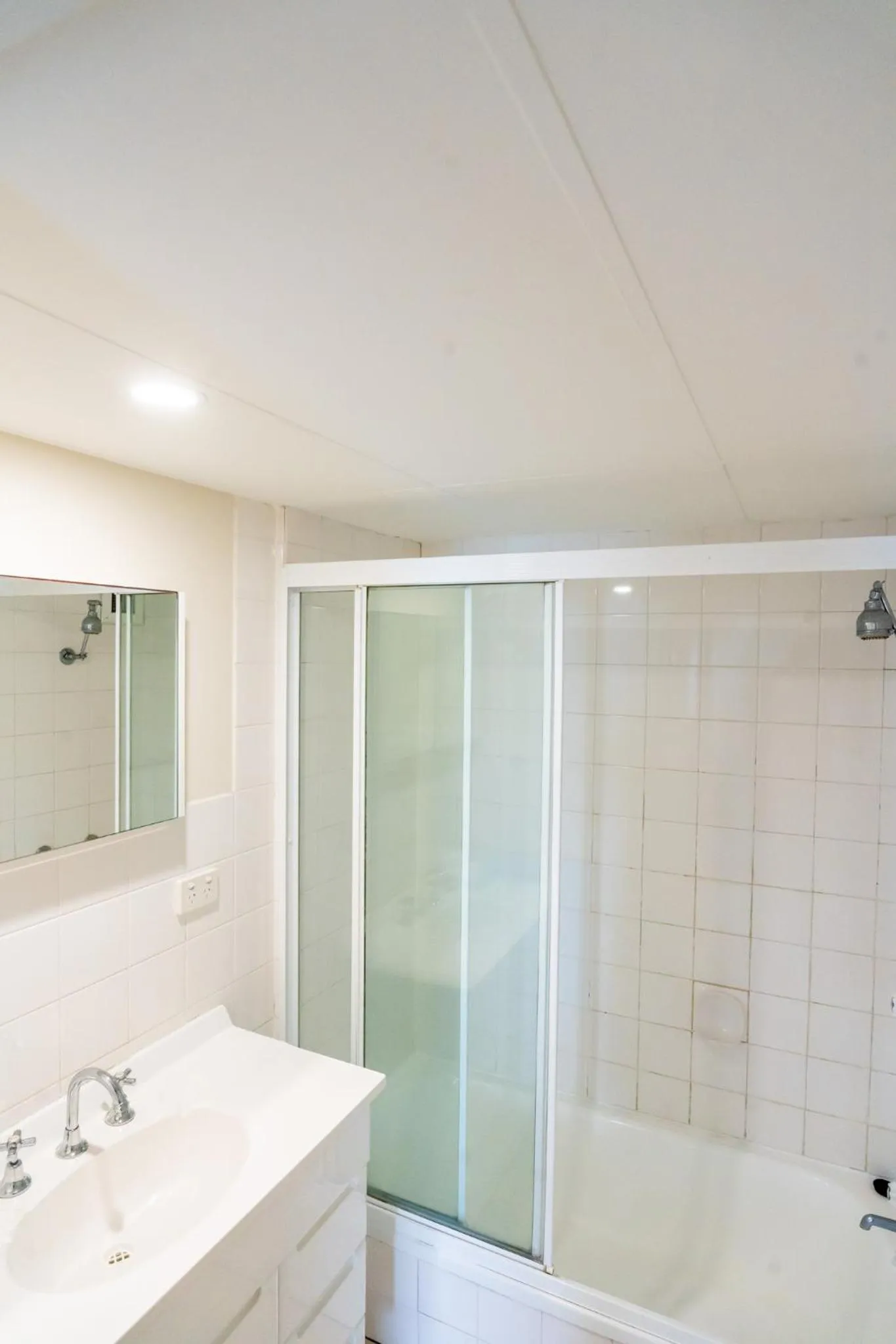 Bathroom in Grosvenor Beachfront Apartments Surfers Paradise