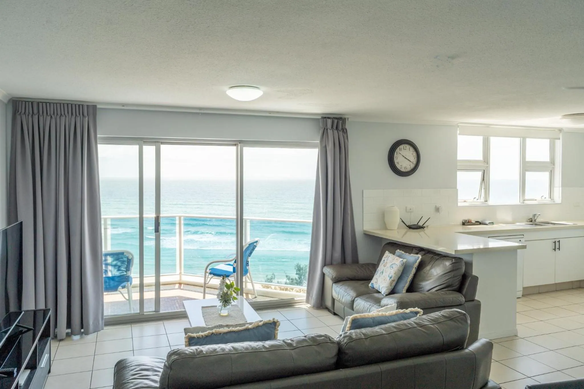 Living room in Grosvenor Beachfront Apartments Surfers Paradise
