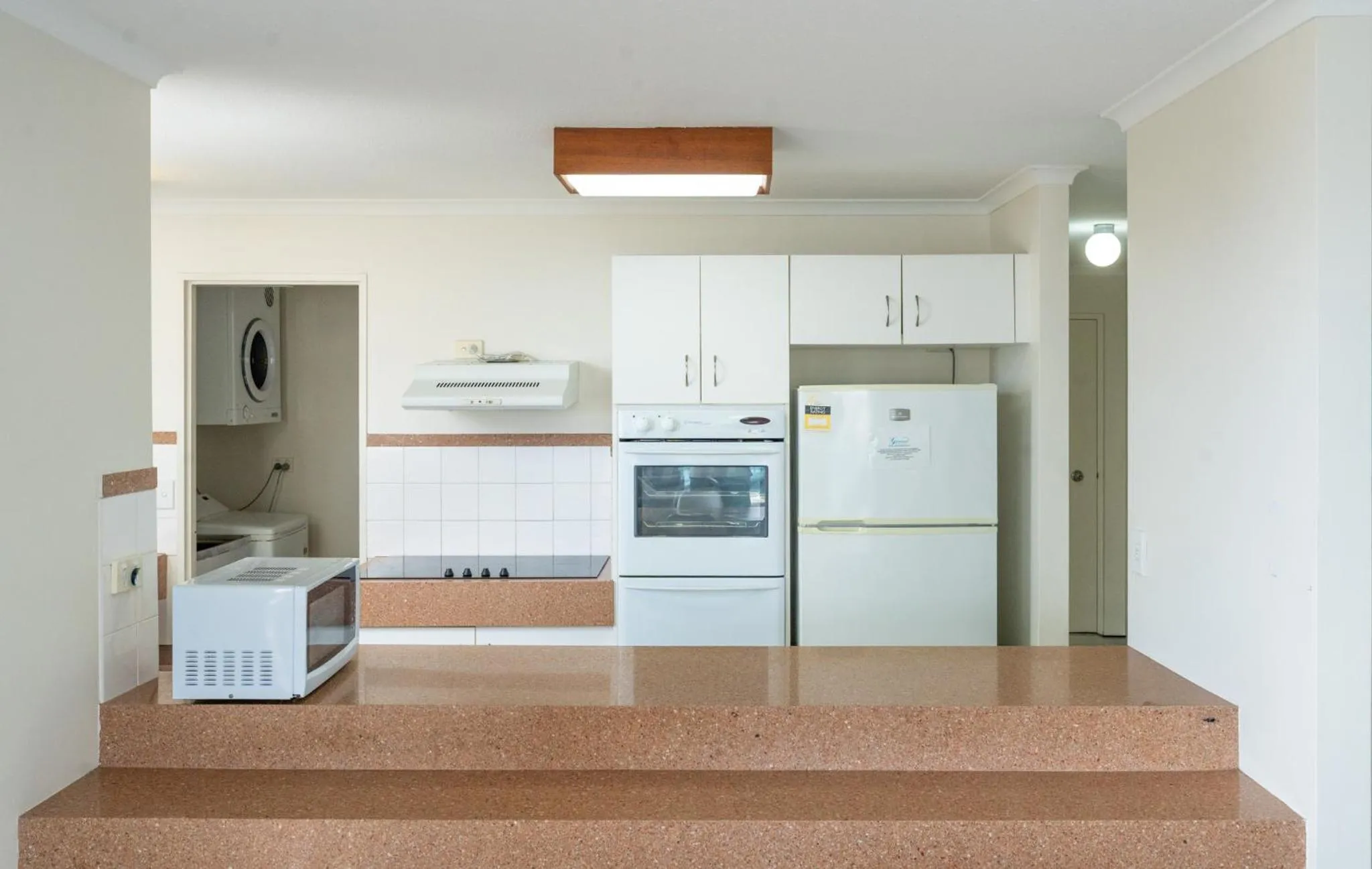 Kitchen or kitchenette in Grosvenor Beachfront Apartments Surfers Paradise