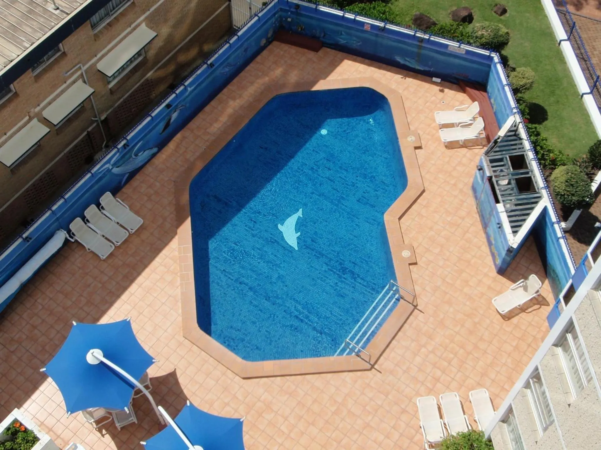 Swimming pool in Grosvenor Beachfront Apartments Surfers Paradise