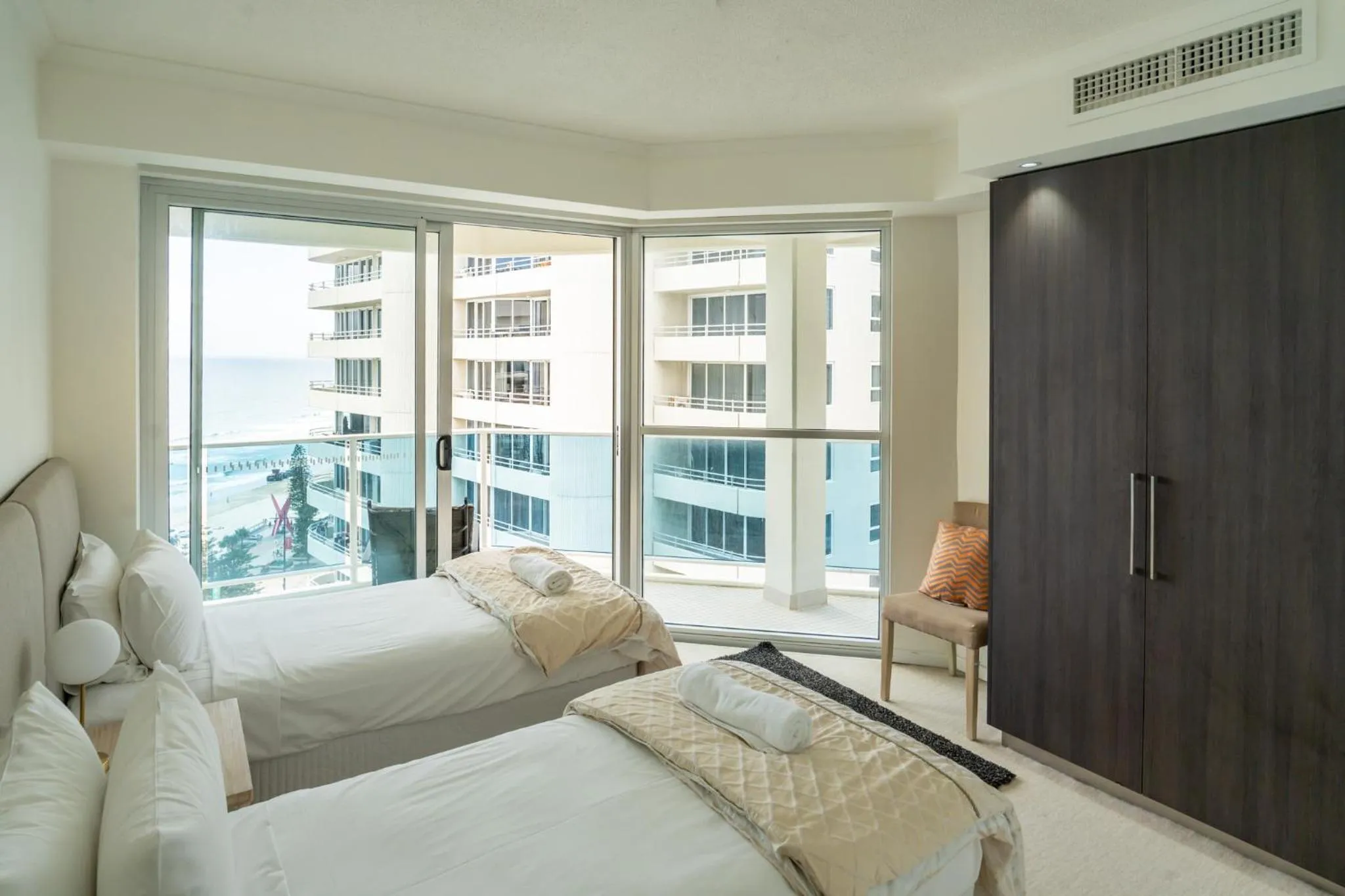 Bedroom, Bed in Grosvenor Beachfront Apartments Surfers Paradise