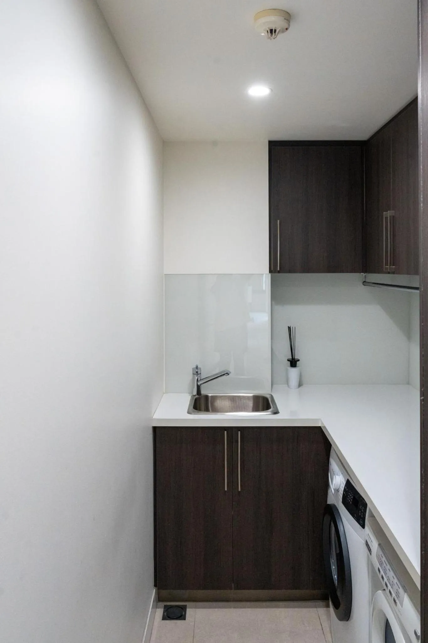 laundry in Grosvenor Beachfront Apartments Surfers Paradise