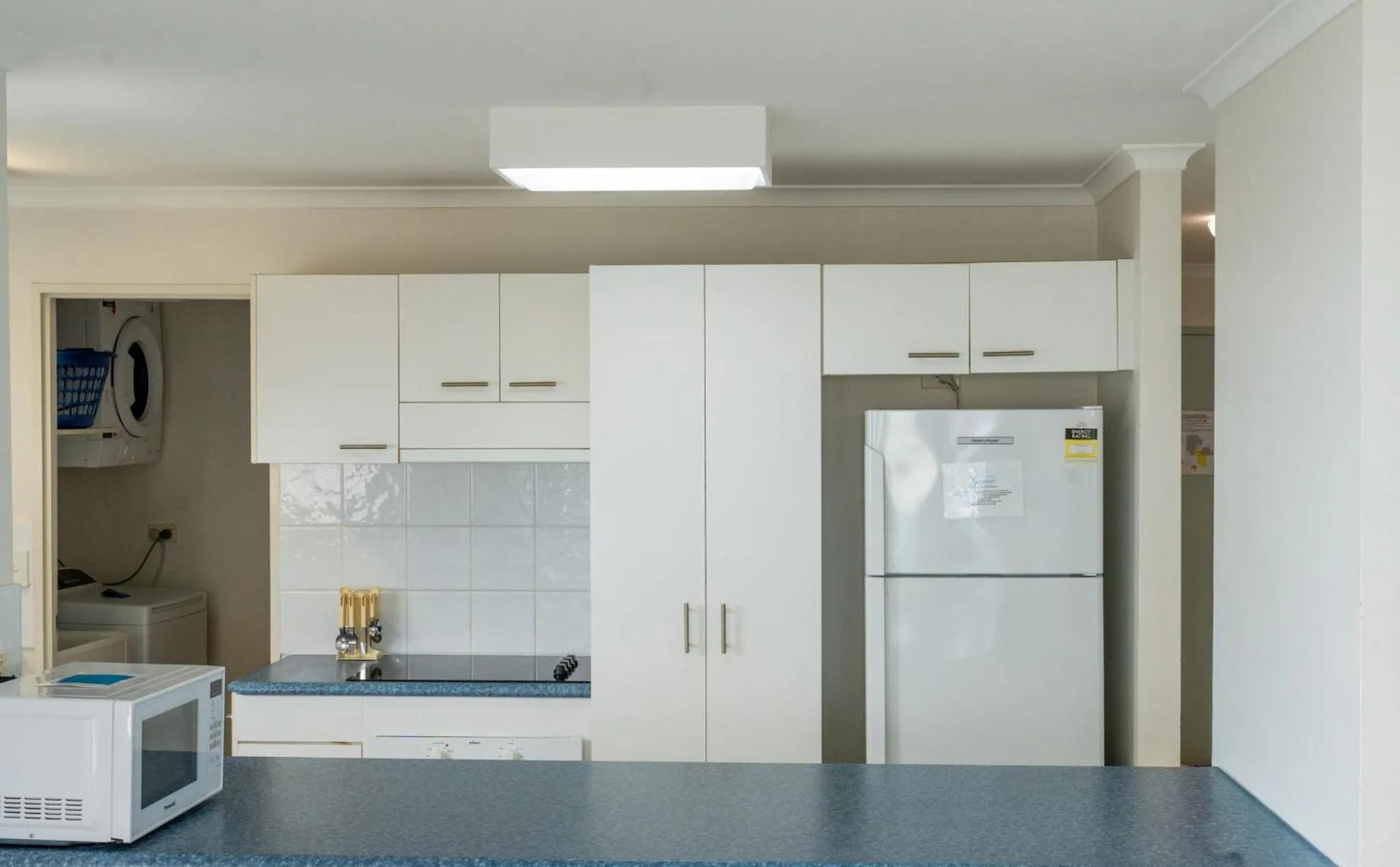 Kitchen or kitchenette in Grosvenor Beachfront Apartments Surfers Paradise