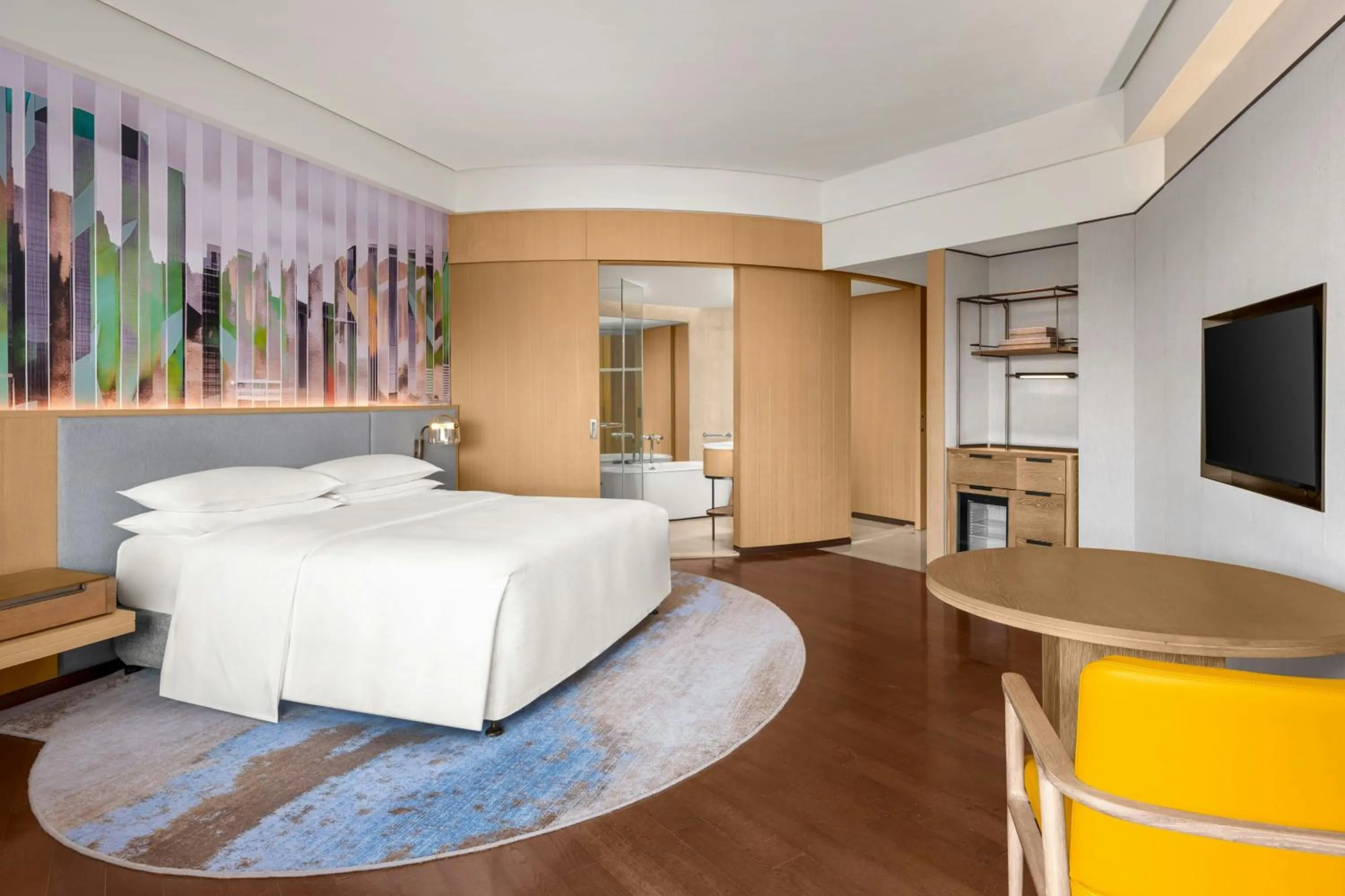 Photo of the whole room, Bed in Le Méridien Shanghai Sheshan