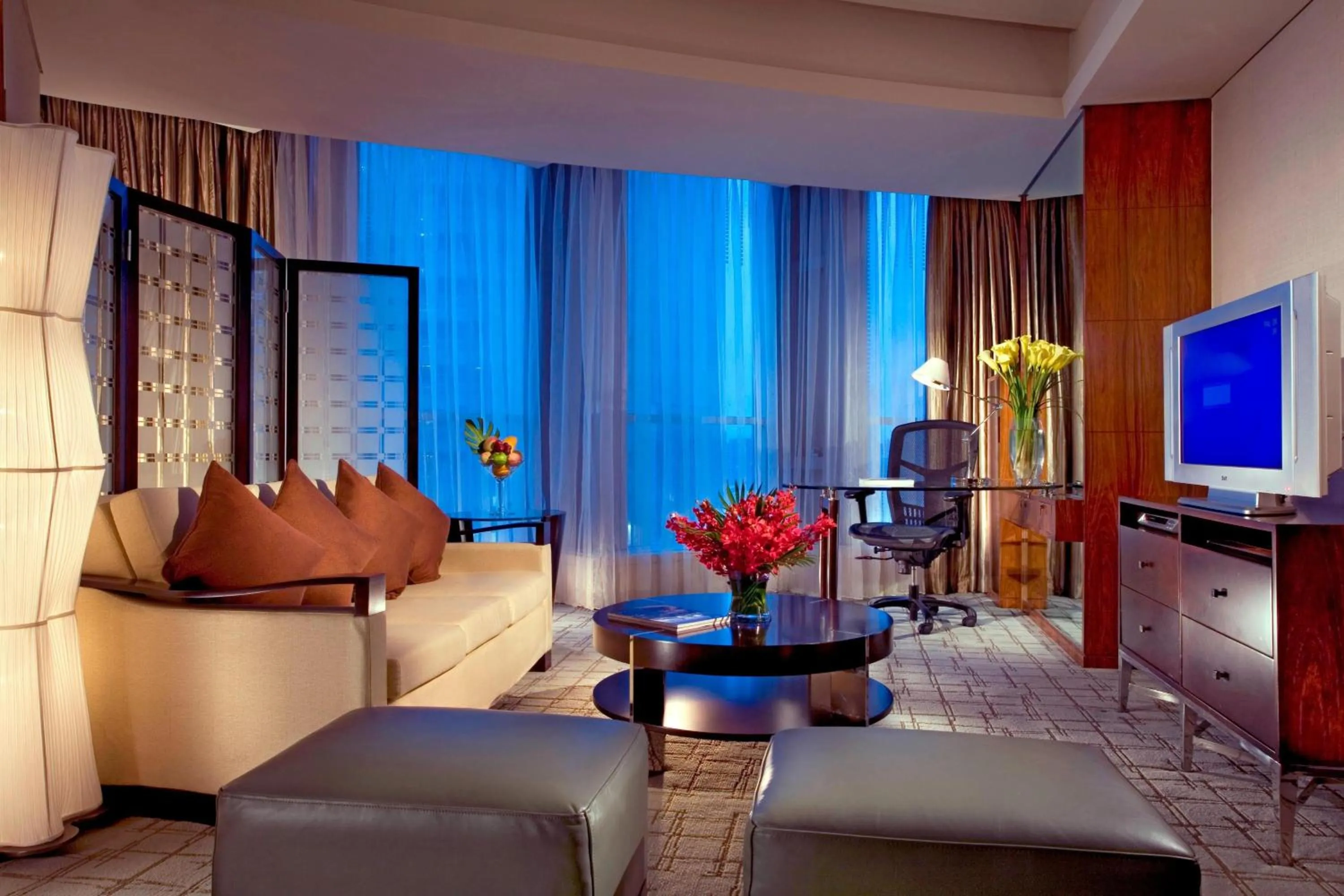 Living room in Sheraton Grand Shanghai Pudong Hotel & Residences