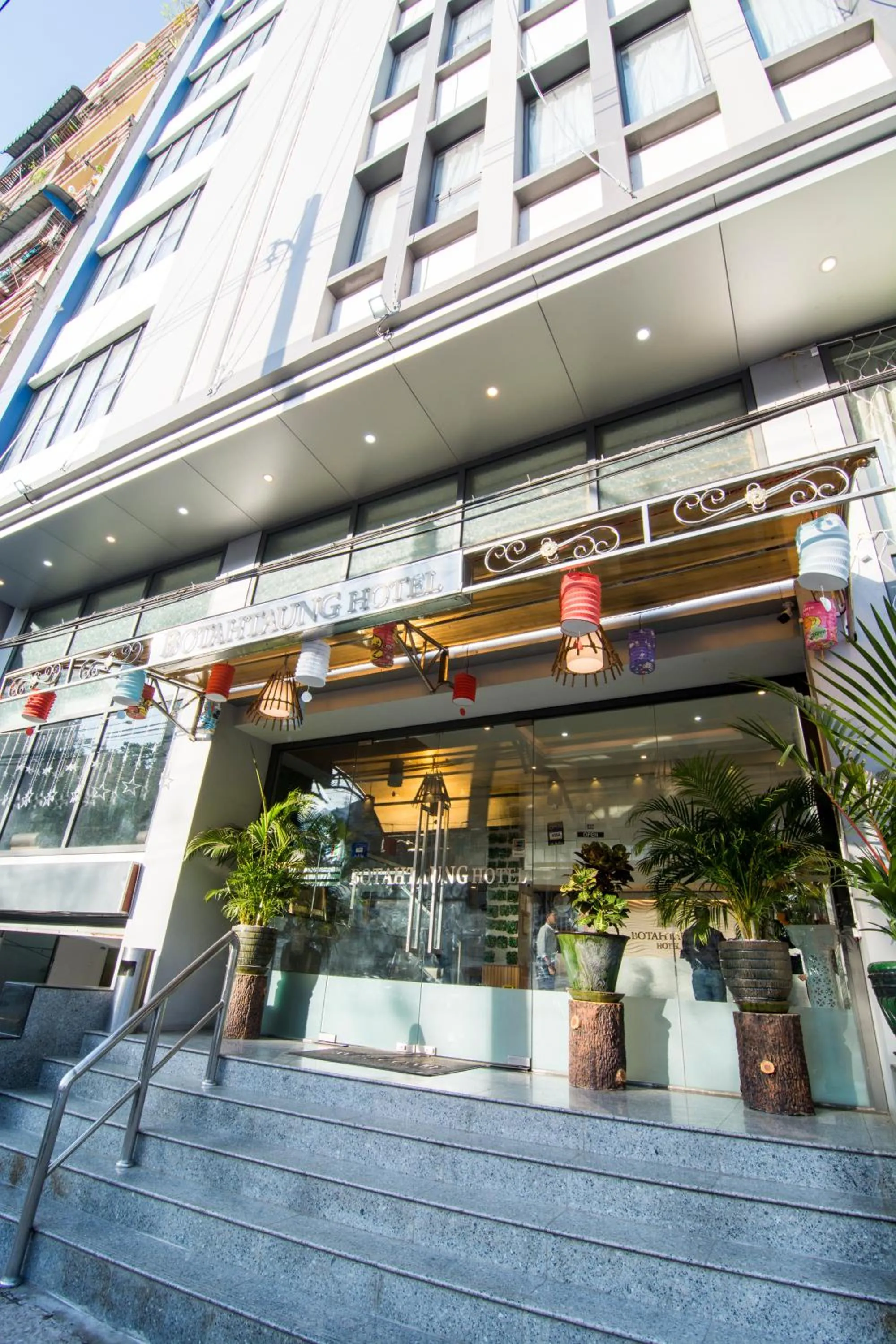 Property building in Botahtaung Hotel