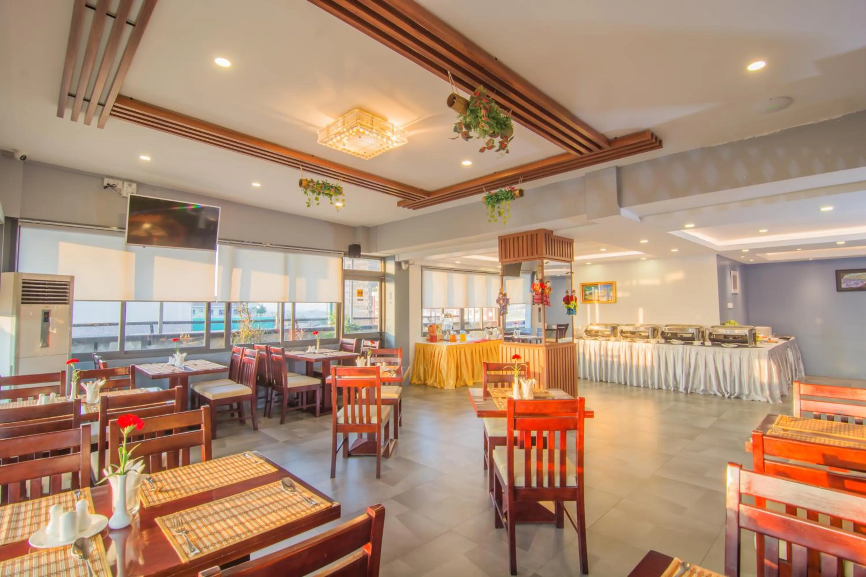 Restaurant/places to eat in Botahtaung Hotel