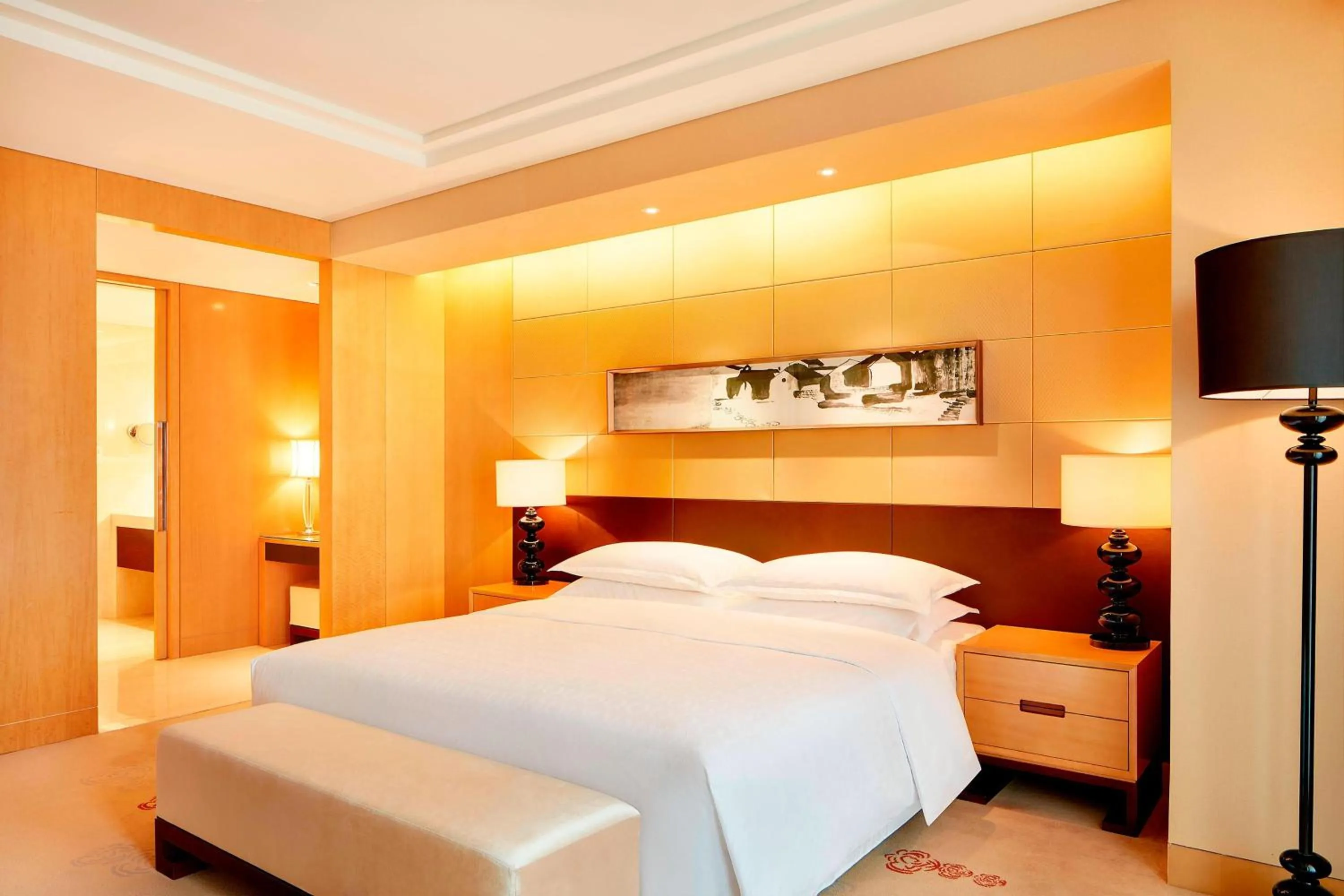 Bedroom, Bed in Sheraton Wuxi Binhu Hotel
