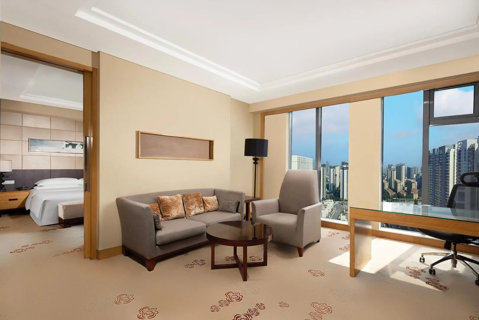 Photo of the whole room, Bed in Sheraton Wuxi Binhu Hotel