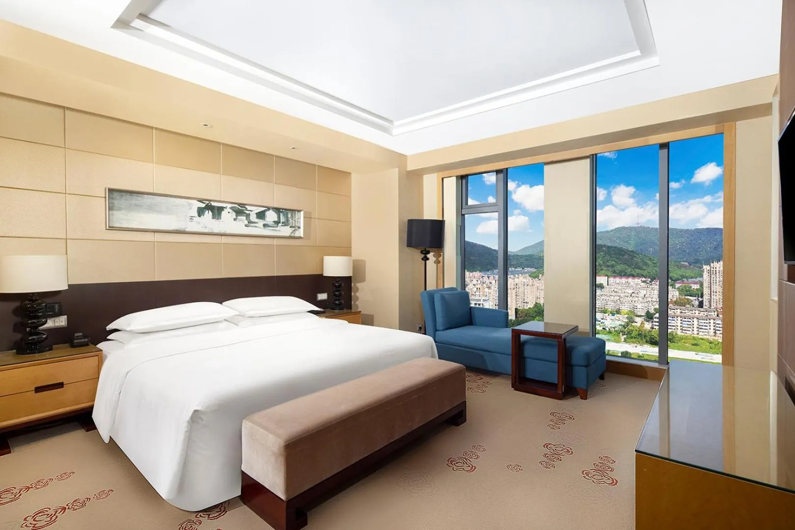 Bedroom, Bed in Sheraton Wuxi Binhu Hotel