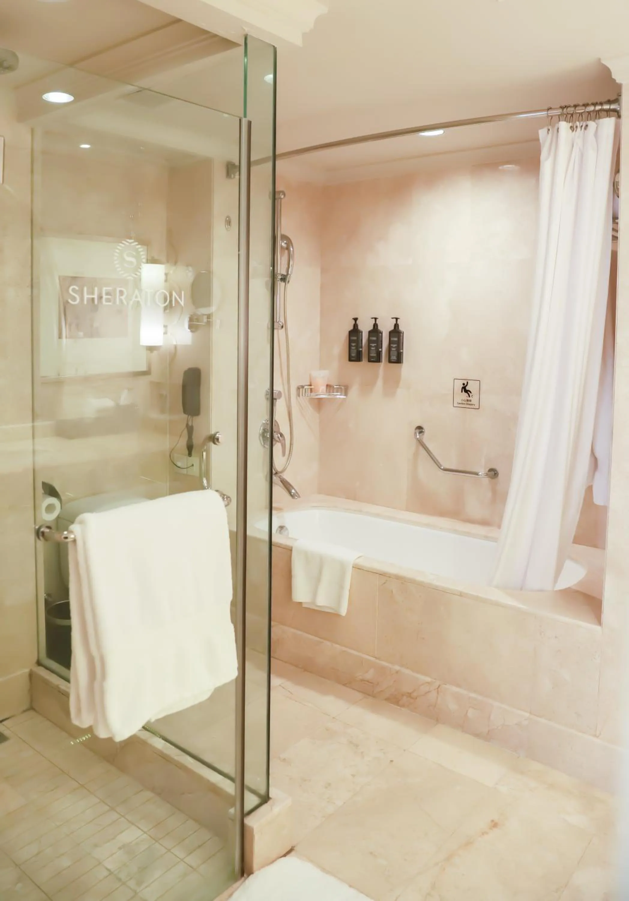 Shower in Sheraton Xi'an Hotel