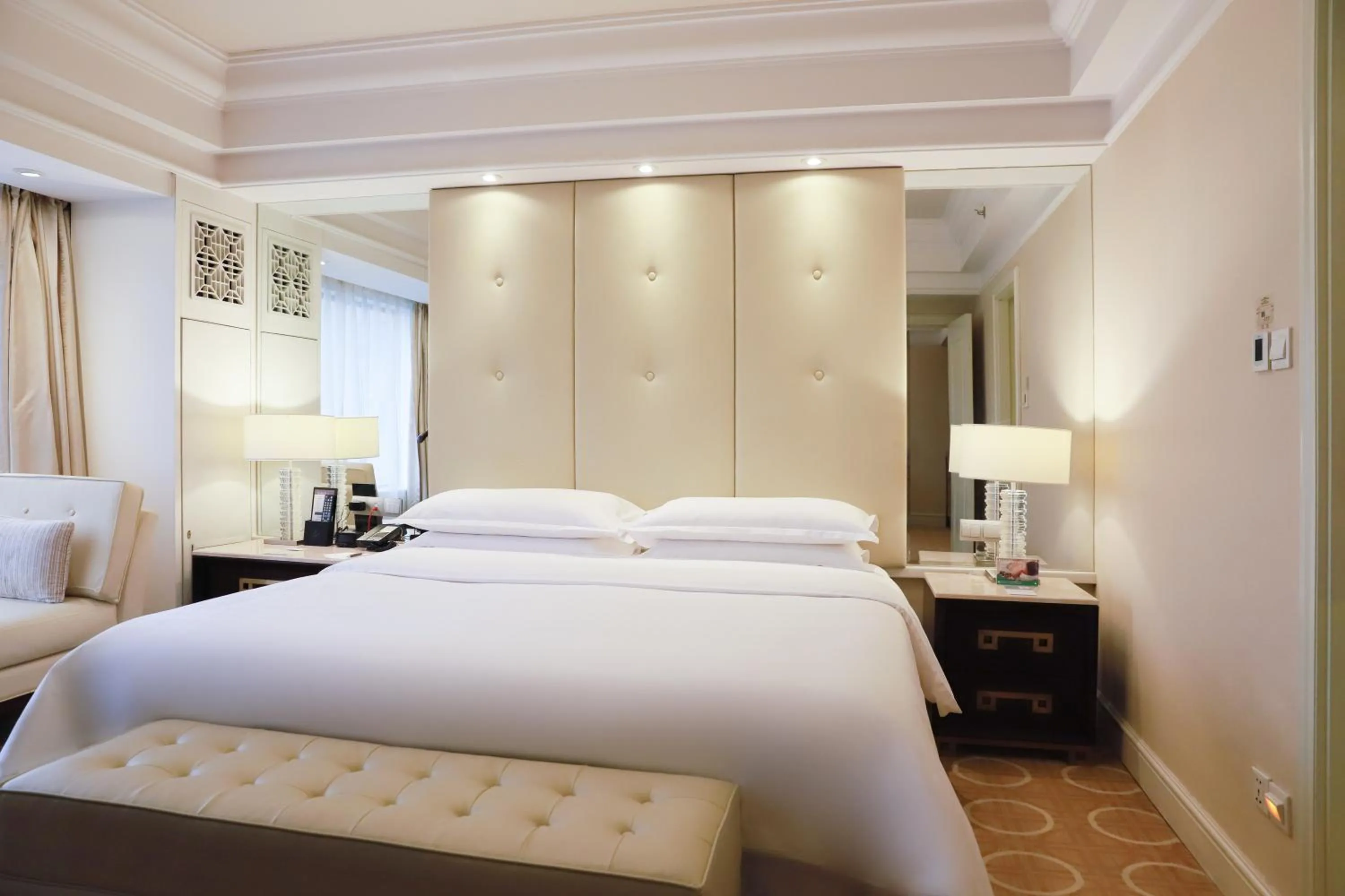 Bed in Sheraton Xi'an Hotel