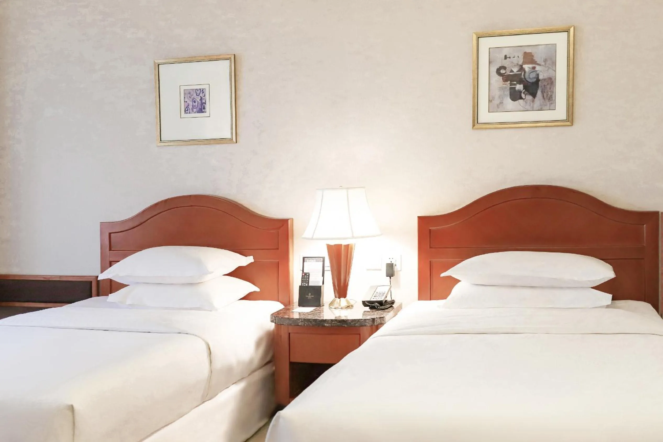 Bed in Sheraton Xi'an Hotel