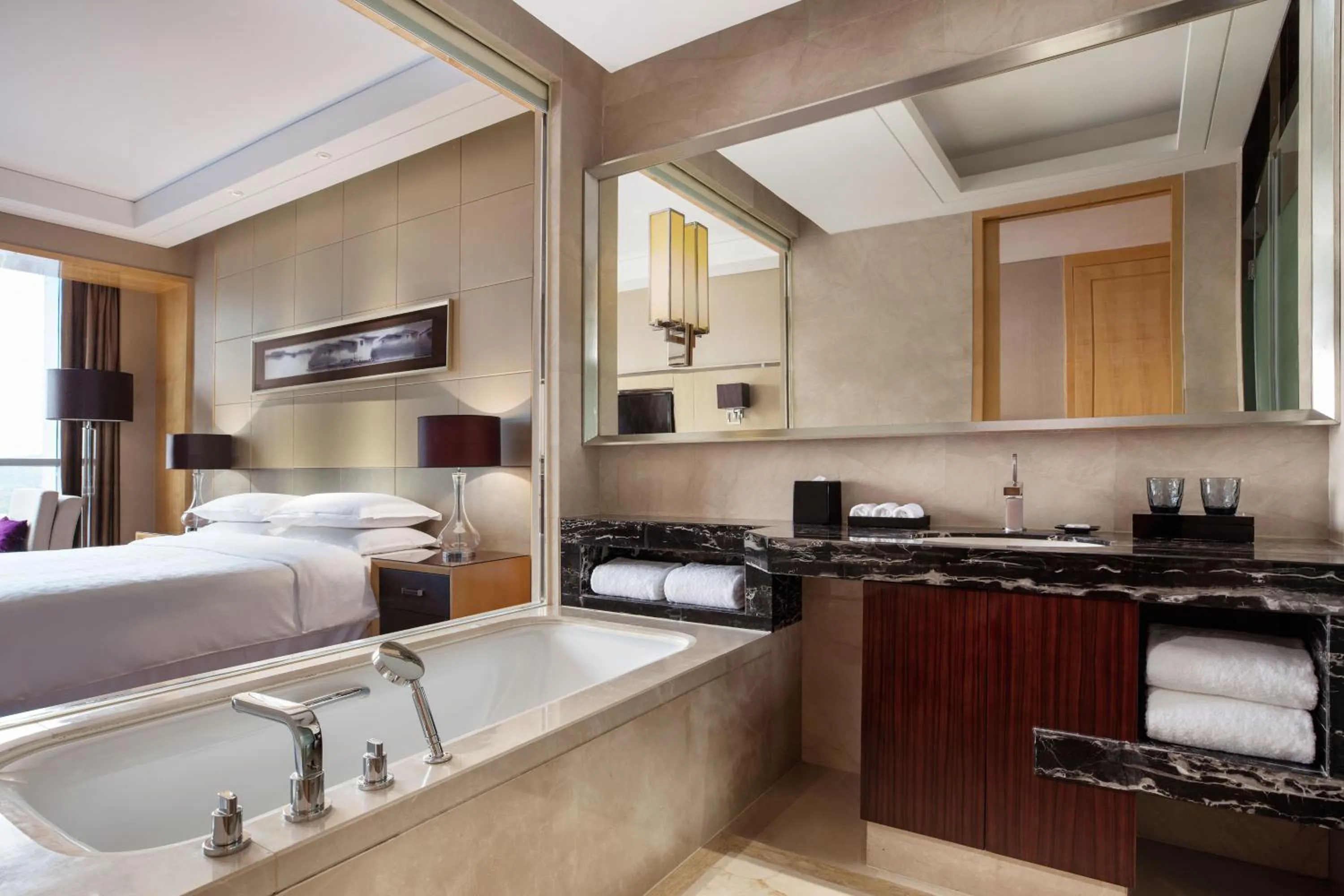 Bathroom, Bed in Sheraton Zhenjiang Hotel