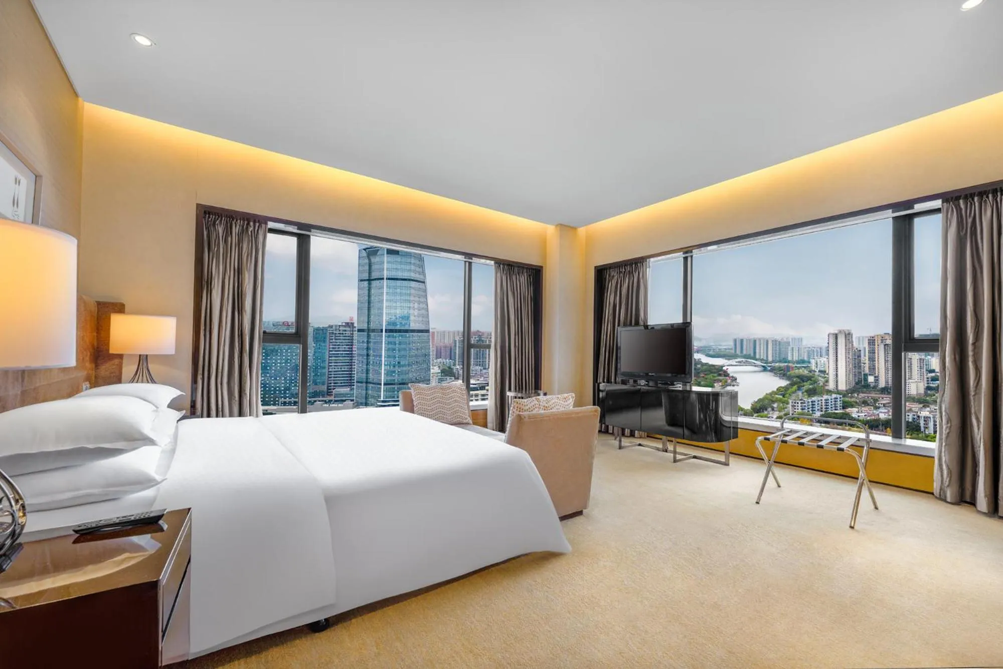 Bed in Sheraton Zhongshan Hotel